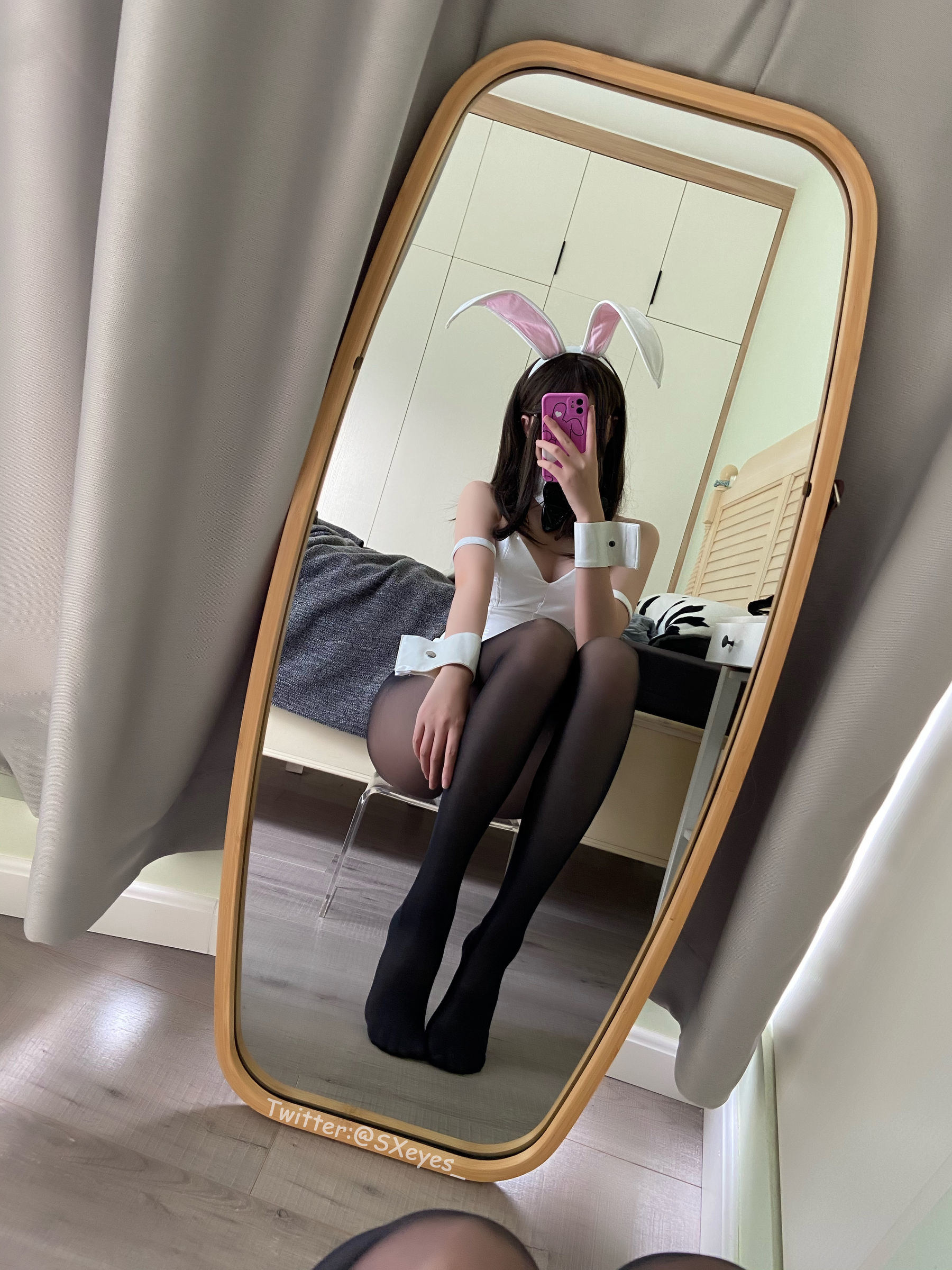 Internet Celebrity Cosplayer Photobook] Cute Girl Yan Jiang Da Mo Wang w - Black Silk Bunny Girl