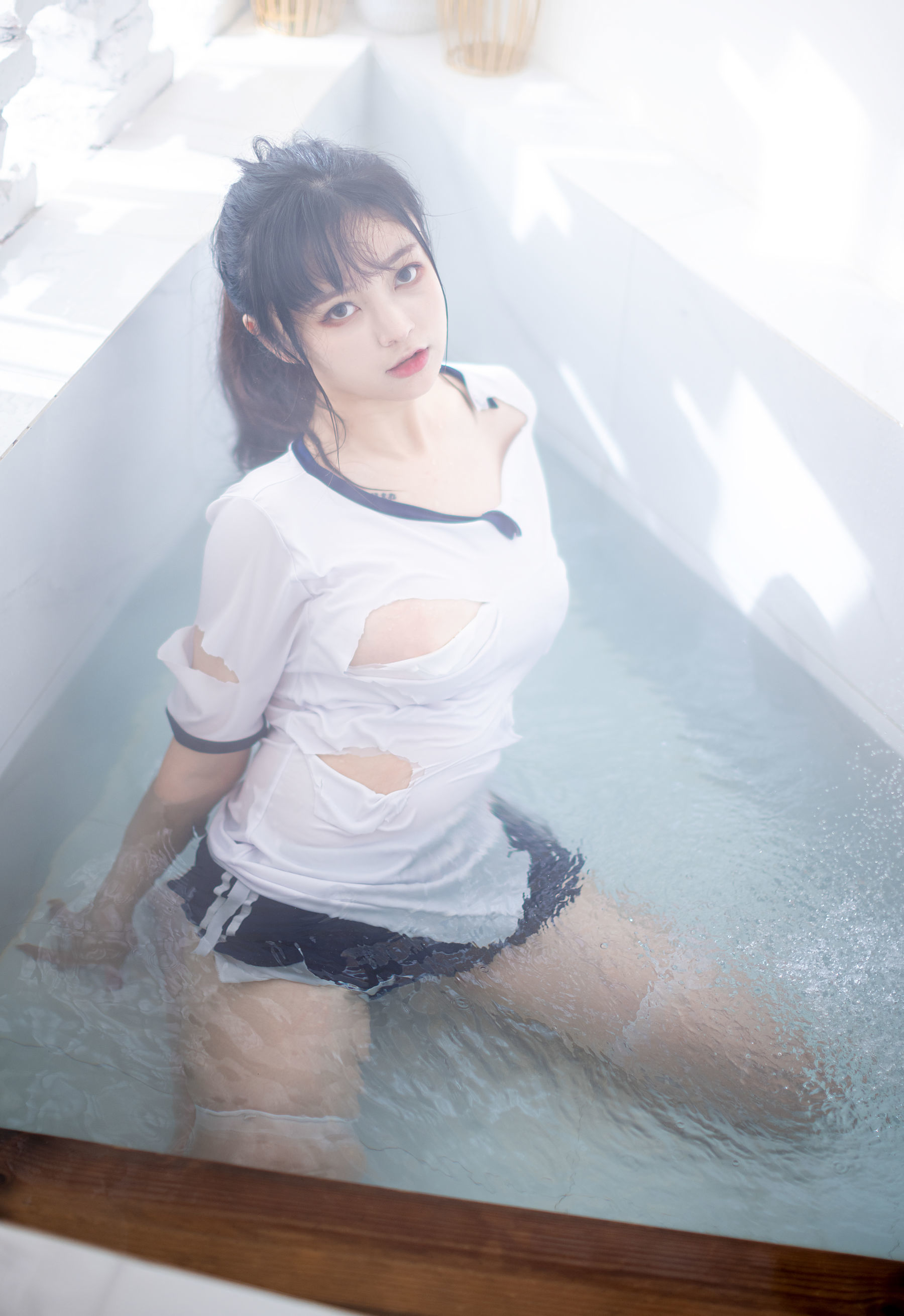 [福利COS] 奇行家狗崽 - 浴场的体操服