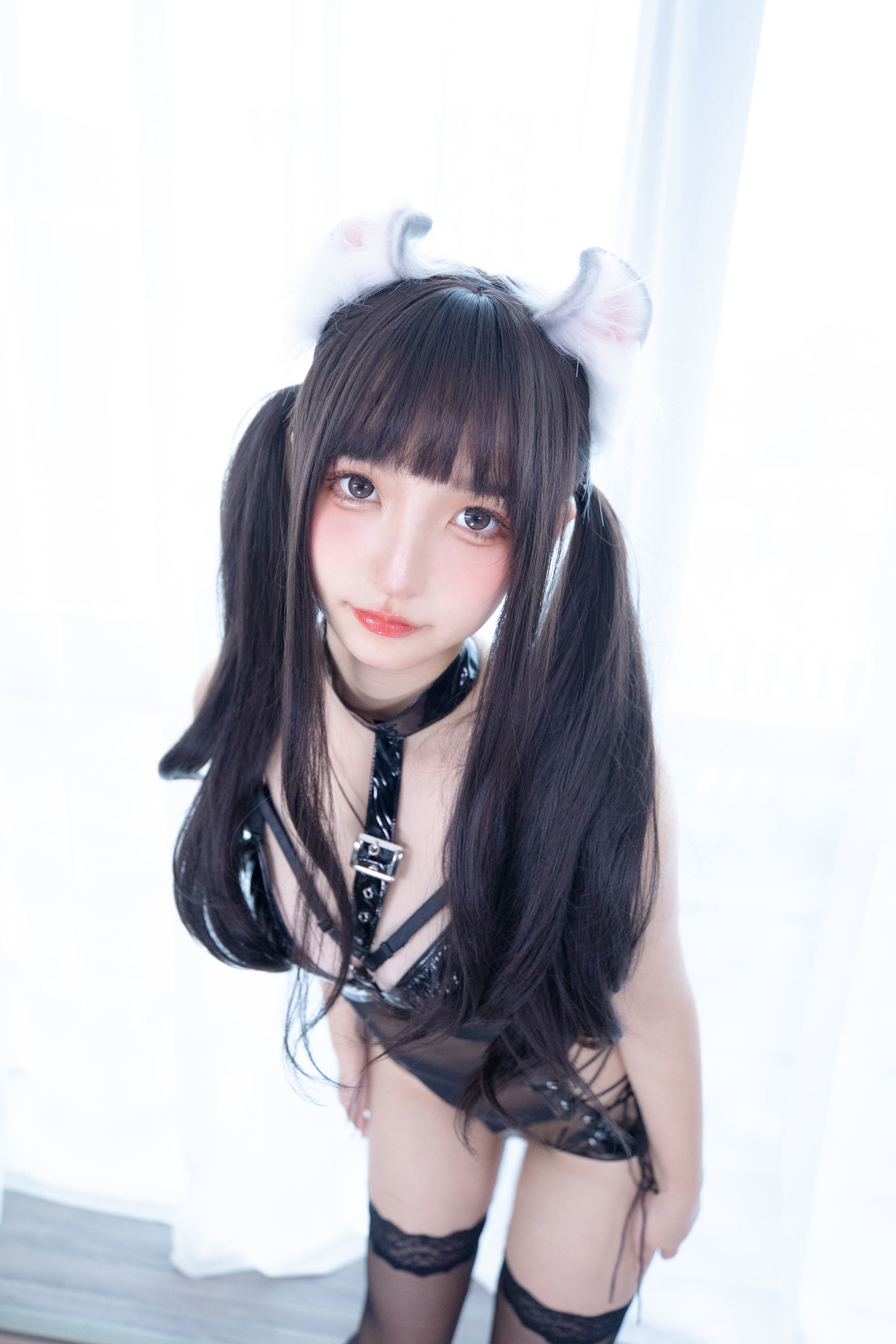 [福利COS] 萝莉神楽板真冬 黑丝与黑胶
