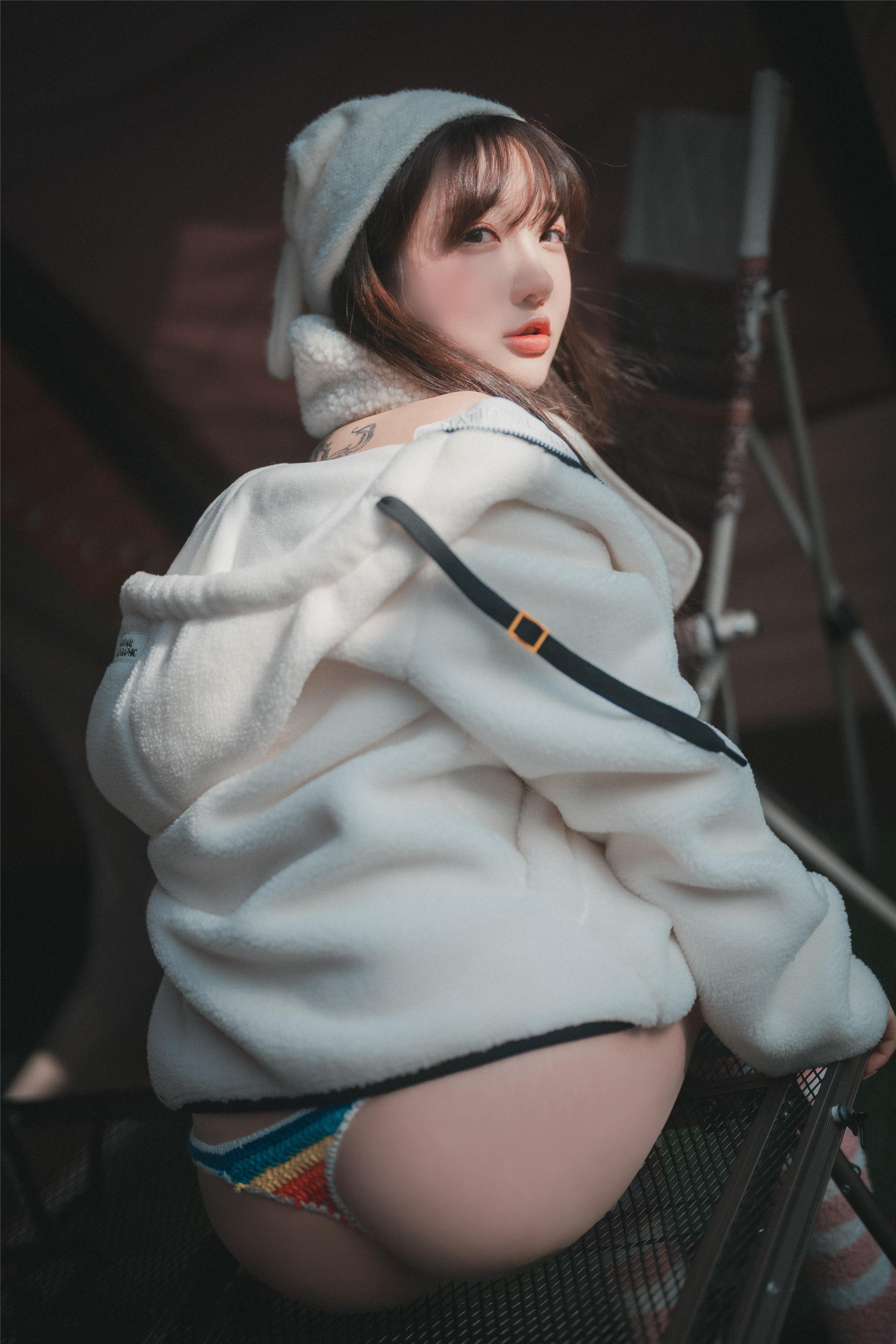 DJAWA Photo - Son Ye-Eun (손예은) - Romantic Winter Glamping 154P