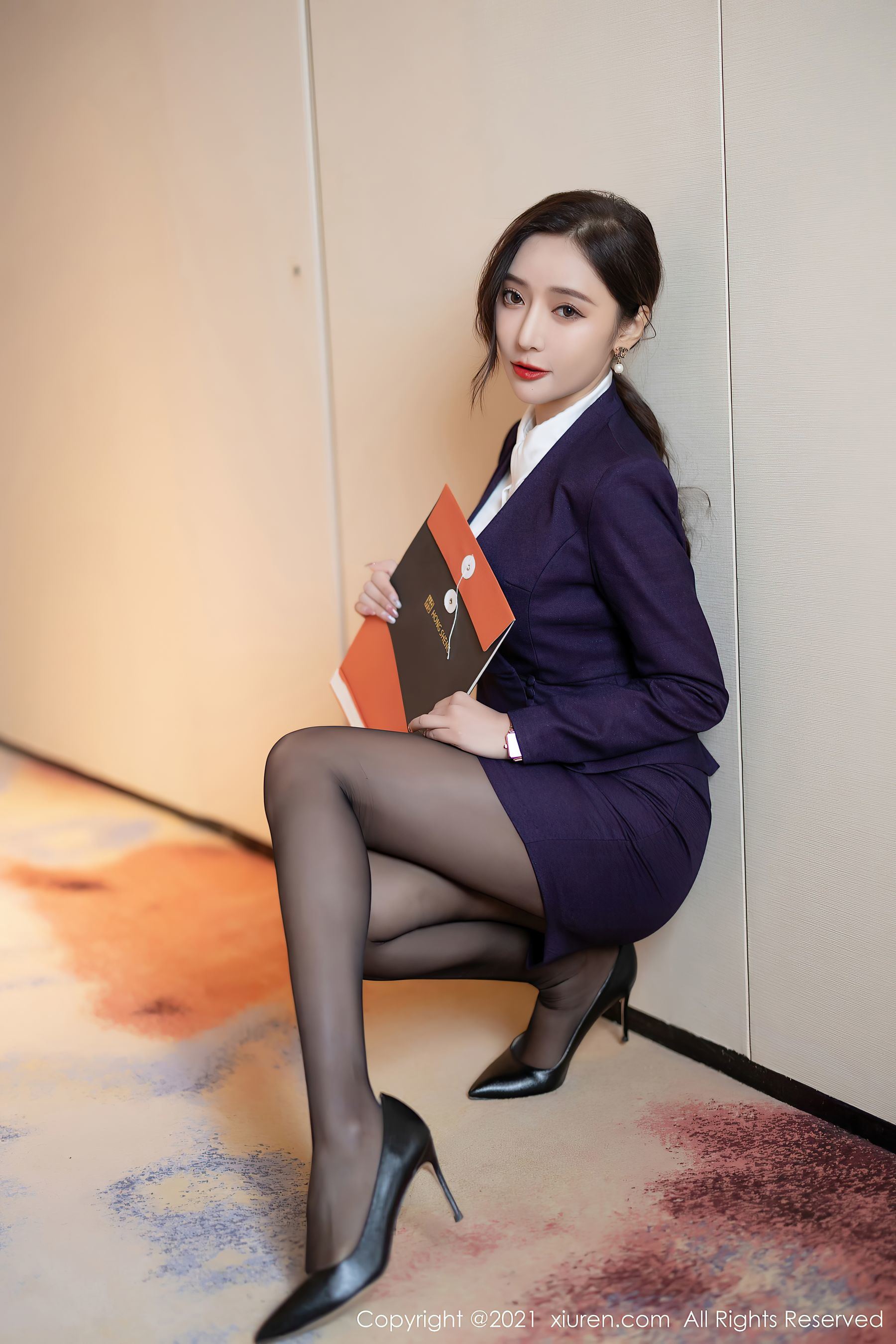 秀人 No.4184 王馨瑶Yanni OL黑丝美腿写真
