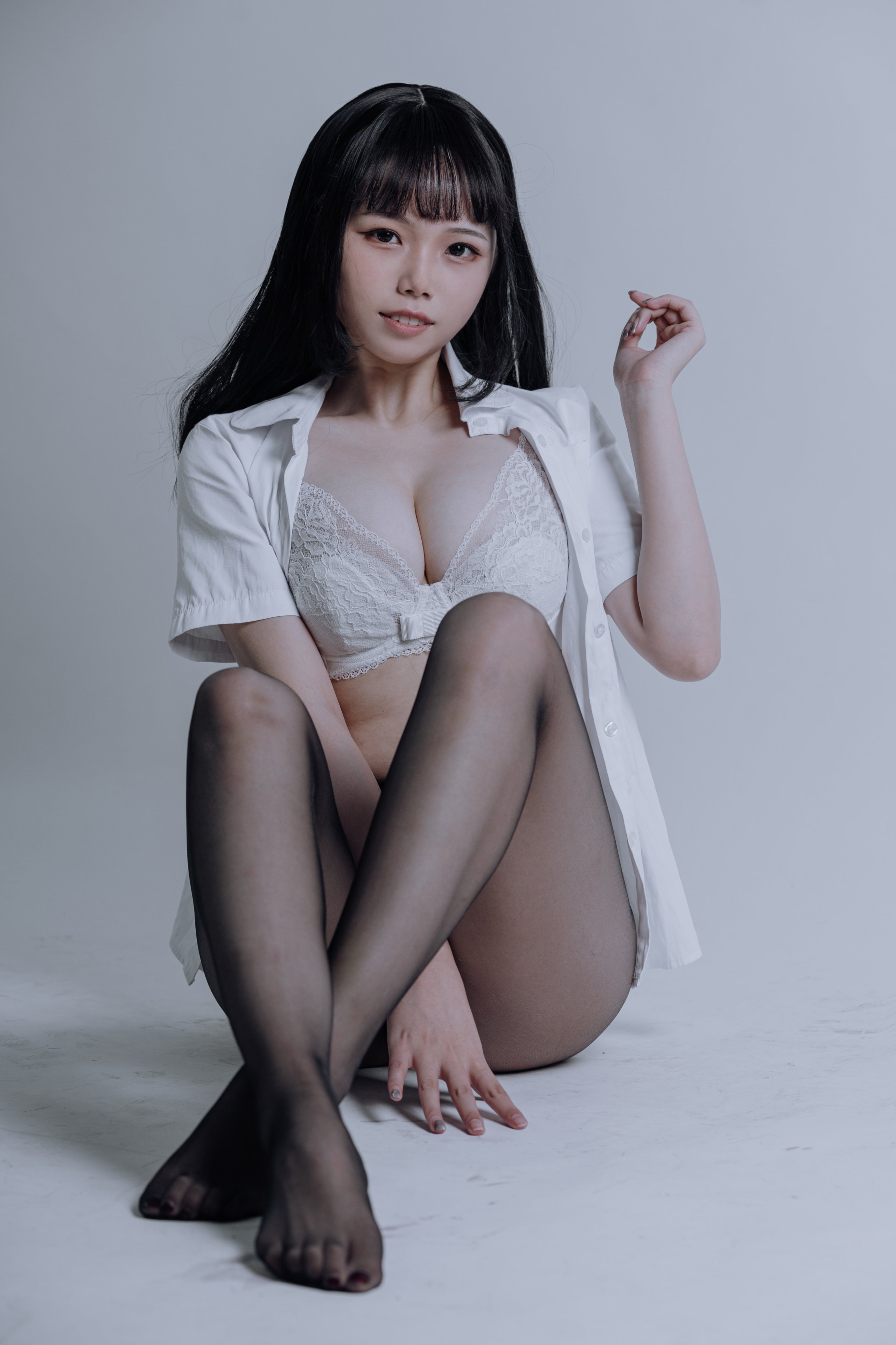 七月喵子 — 黑丝-旗袍-皮衣三套