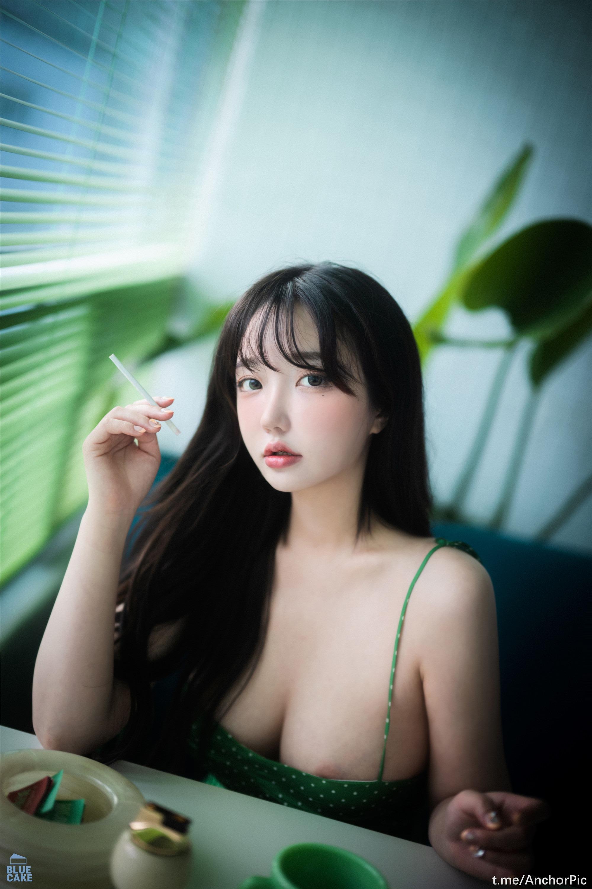 [BLUECAKE] Son Ye-Eun (손예은) - Nothing RED 104P