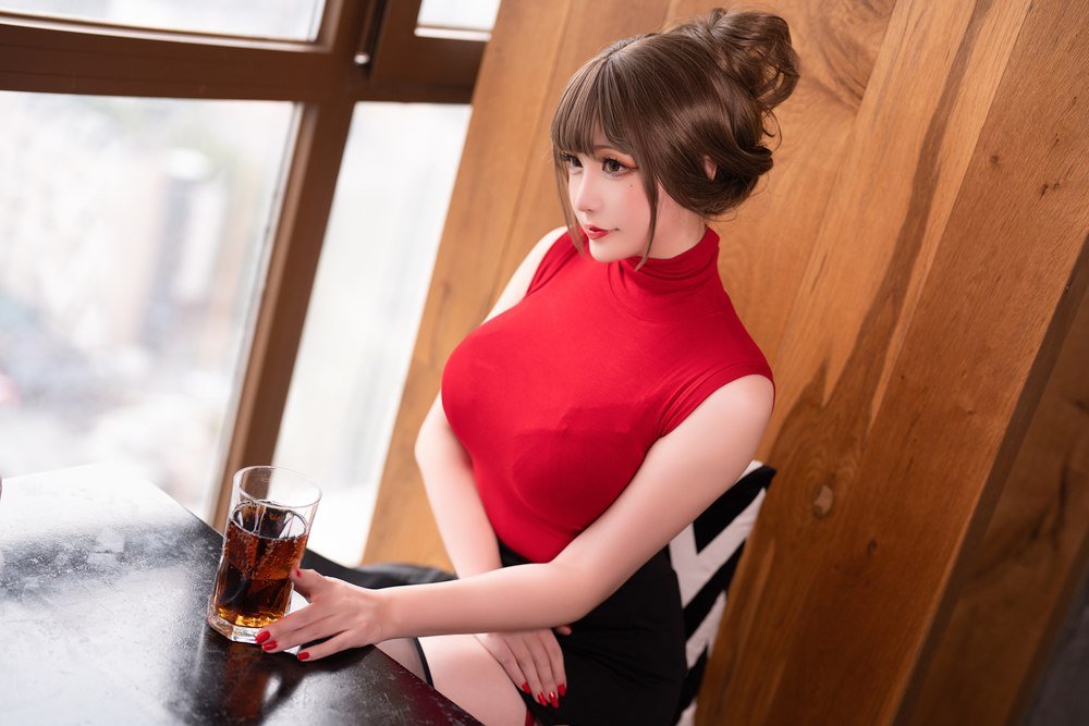 星之迟迟《约会OL》Cosplay写真套图