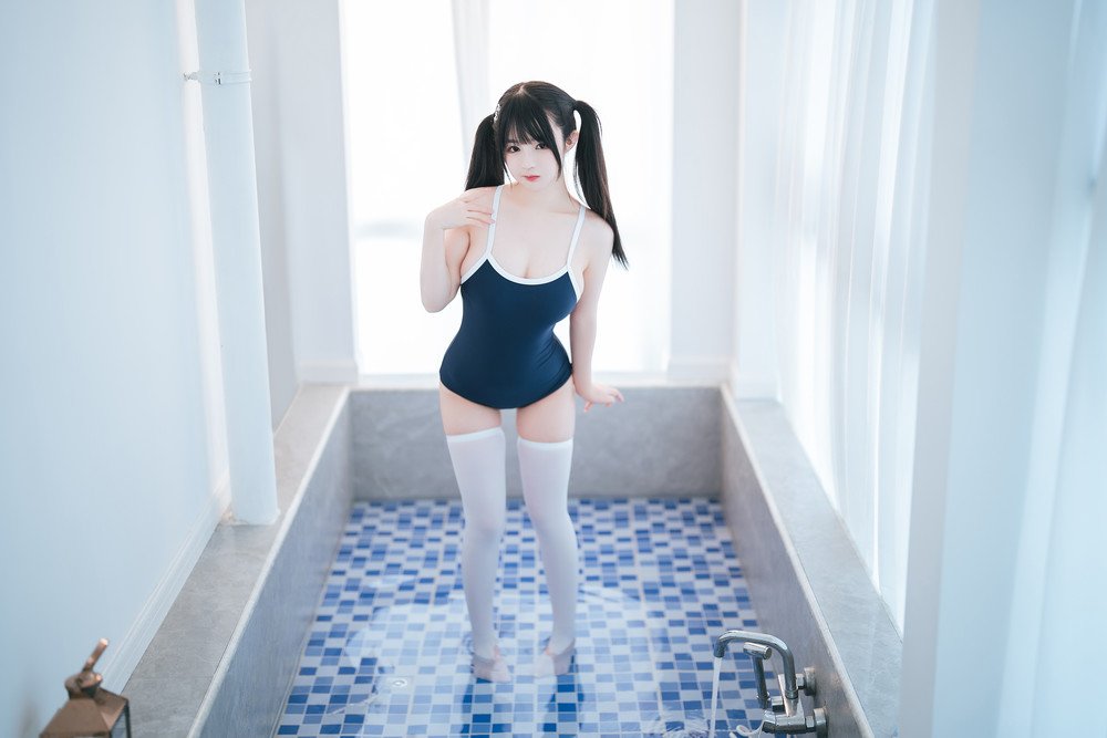 ซากุไร นิงนิง ถุงเท้าขาว ชุดว่ายน้ำโรงเรียน