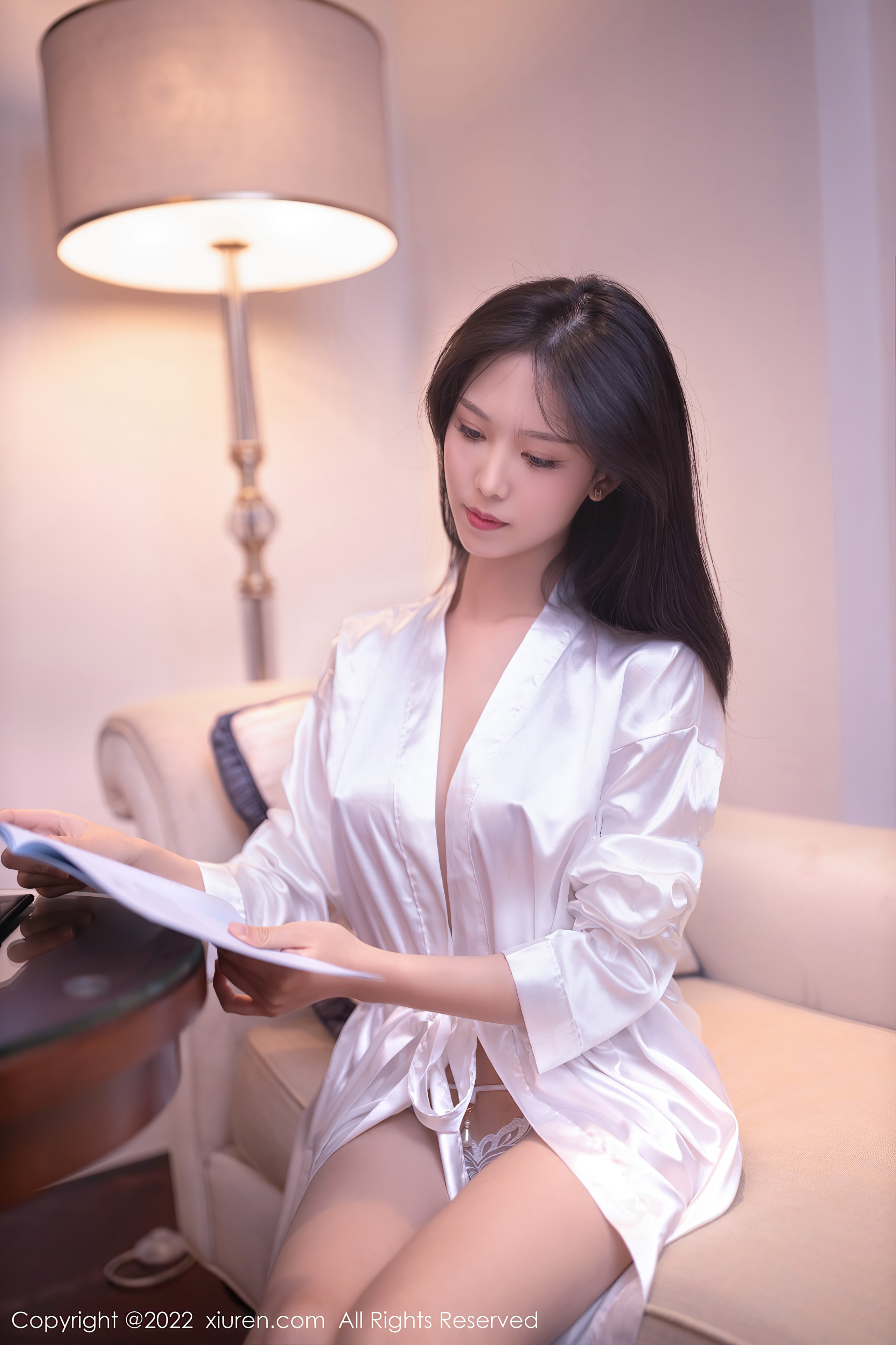 利世 睡裙美腿