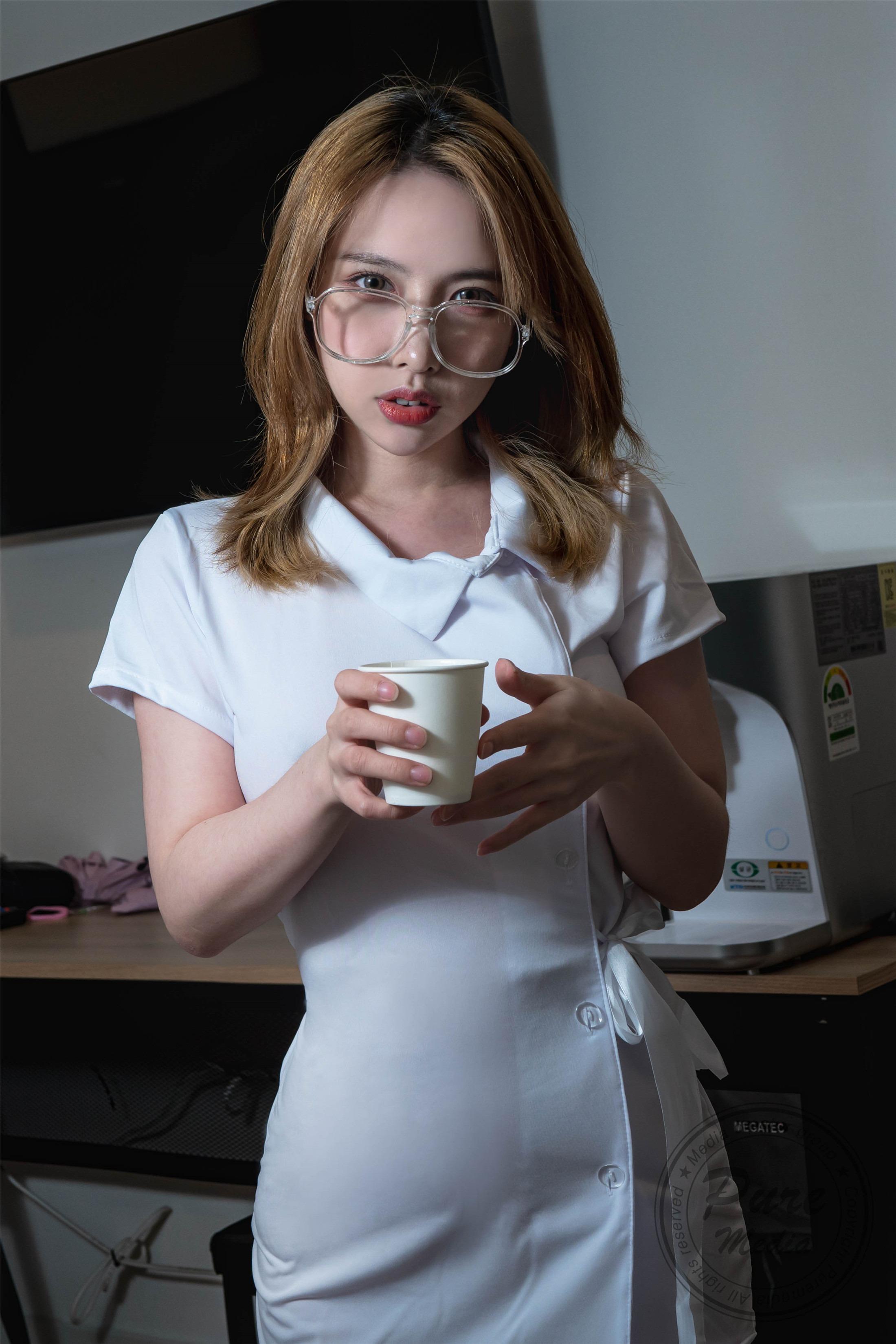 [Pure Media] Vol.206 Uhye (이유혜) – Fainted Nurse 101P