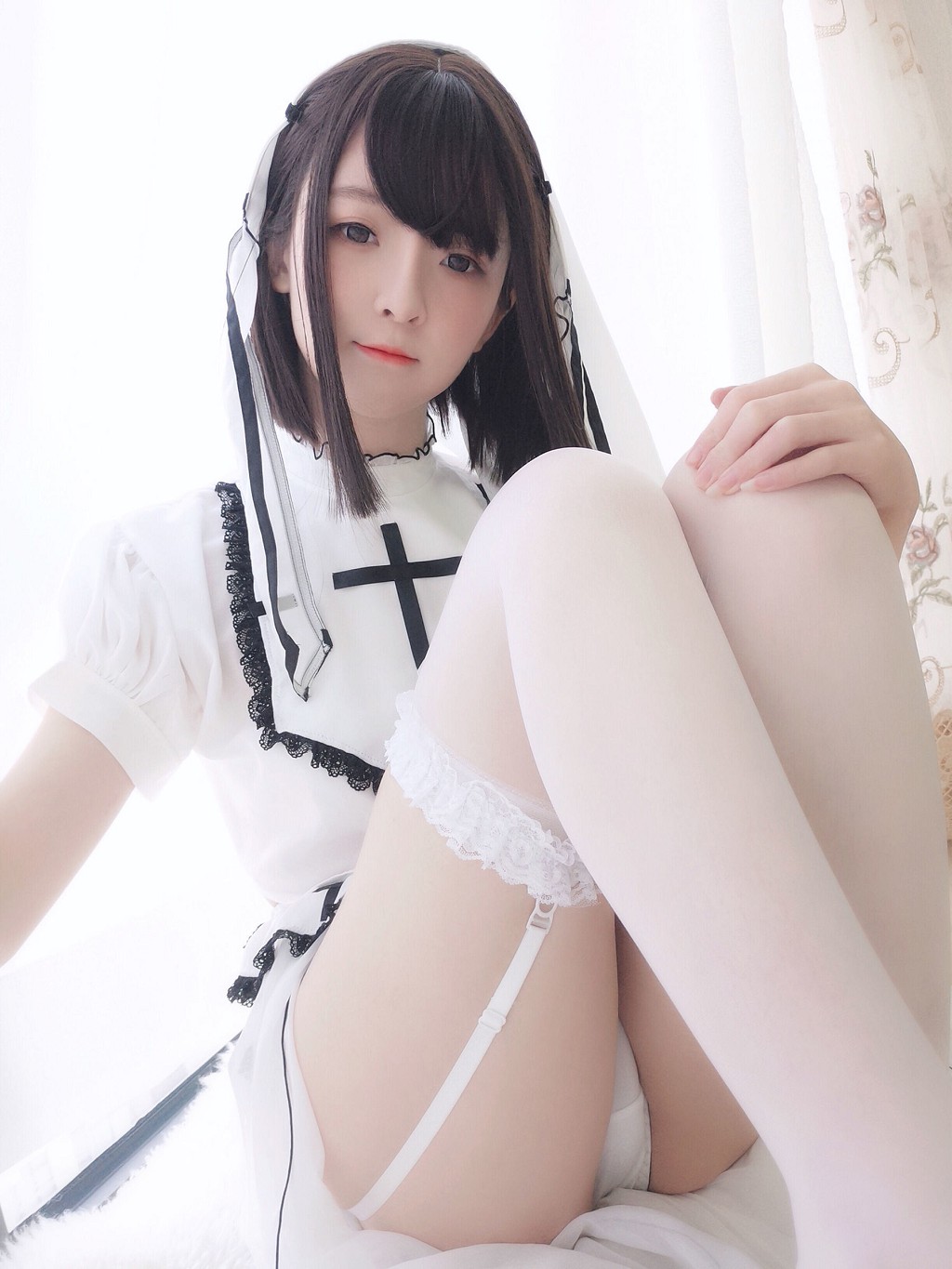 一小央泽《白修女》 [Cosplay福利] 写真集[32P]