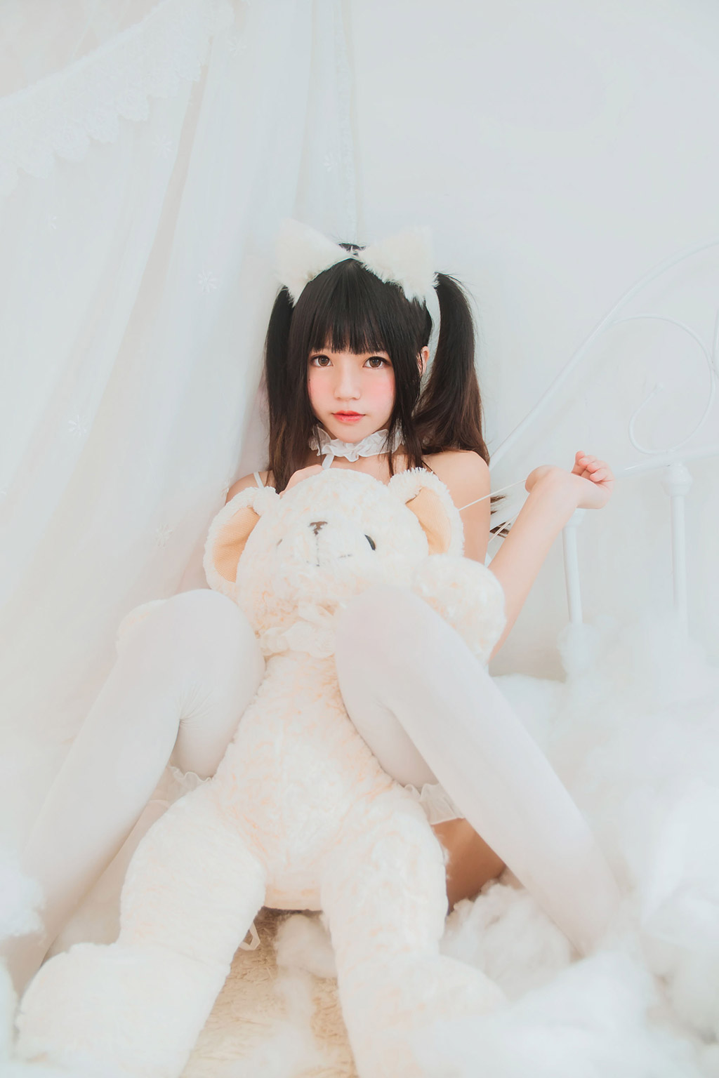 桜桃喵《白猫》 [萝莉COS] 写真集[32P]