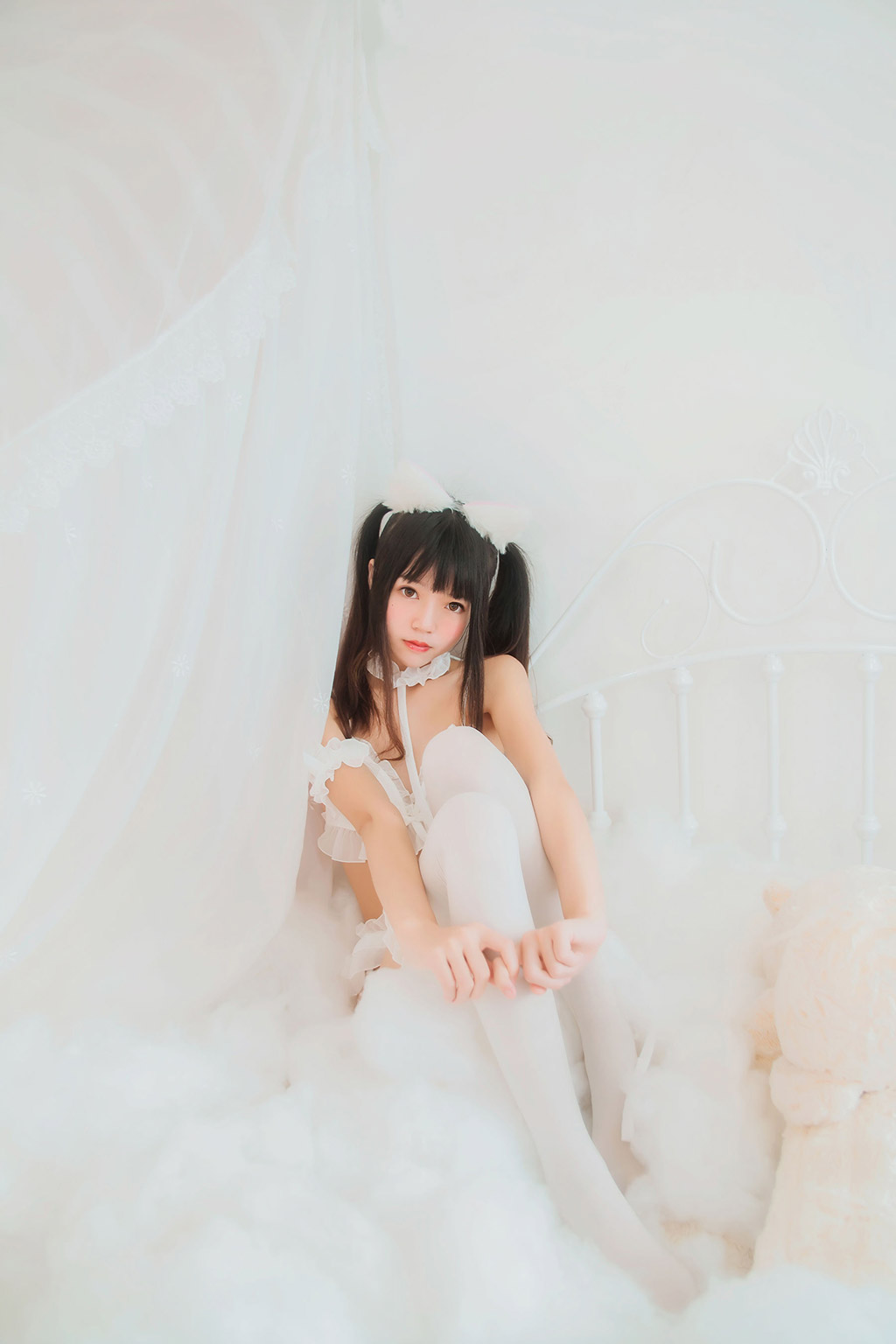 桜桃喵《白猫》 [萝莉COS] 写真集[32P]