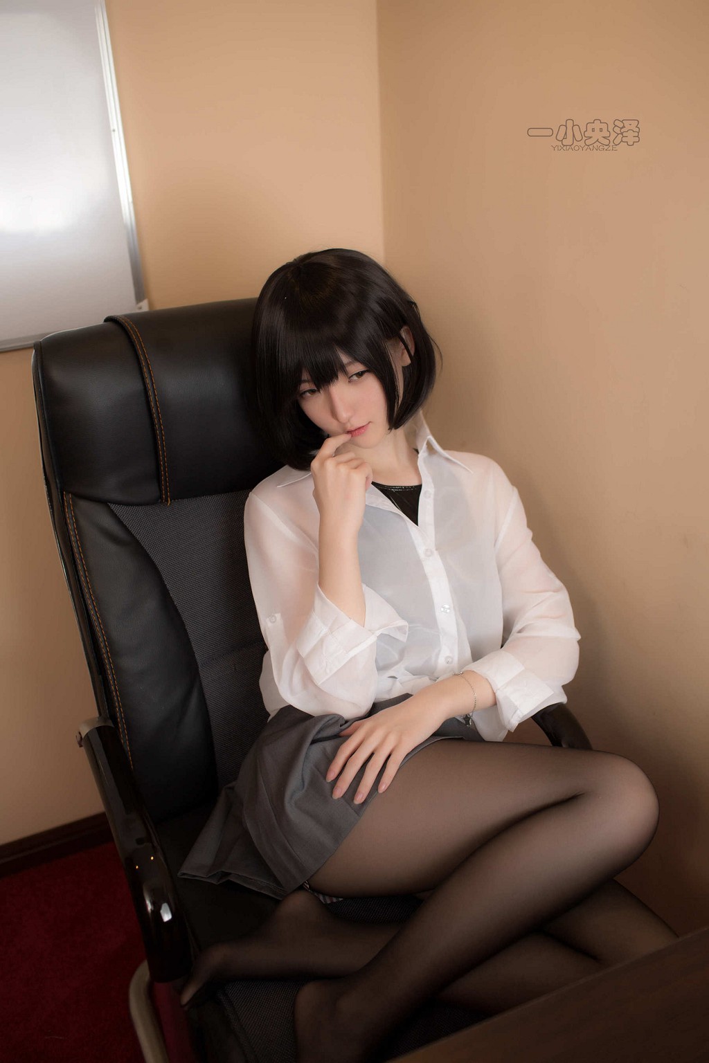 อี้เซี่ยวหยางเซ 《ไฮ่ซือ》 [คอสเพลย์ สาวสวย] หนังสือภาพ [33 หน้า