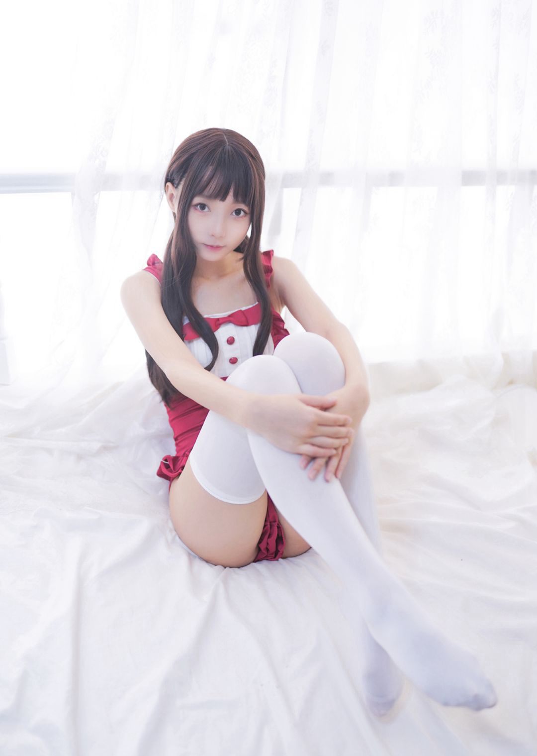森ロ財団の白絲美女のセクシーな美脚の大スケールコスプレ図