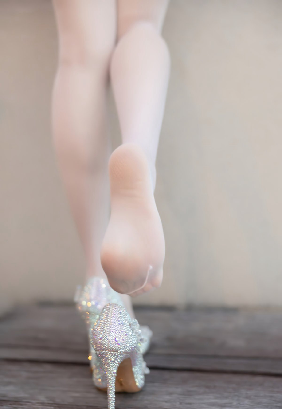 芝ชิBootyสุดยอดเปียกตัวถุงเท้าขาวไม่สวมชั้นในส้นสูงขาสวยหน้าอกใหญ่เต็มถุงเท้าที่เปียกเท้าสวย