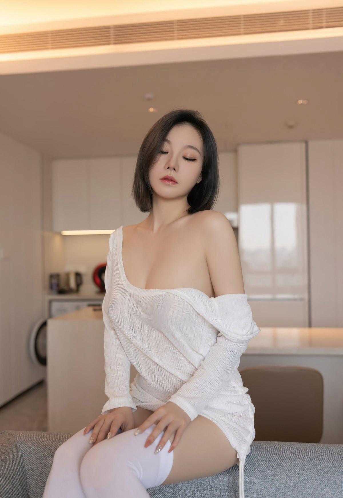 อันหรัน ผิวขาวเนียน ชวนหลงใหล สาวหม้าย ถุงน่องขาว ขาสวย ส้นสูง เซ็กซี่ กกน ผมสั้น สาวสวยเซ็กซี่