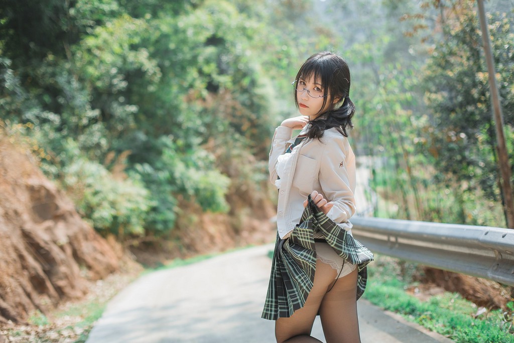 COSER小姐姐逐月su 《乡间小路》 [Cosplay美少女] 写真集[45P]