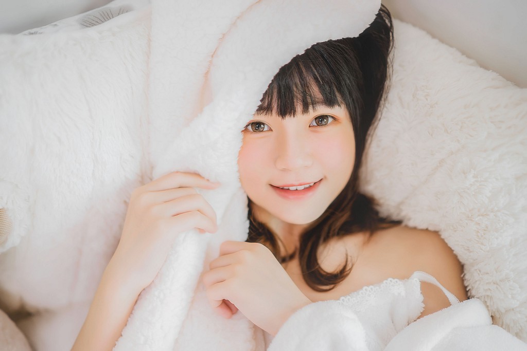 桜桃喵《冬眠》 [萝莉COS] 写真集[38P]