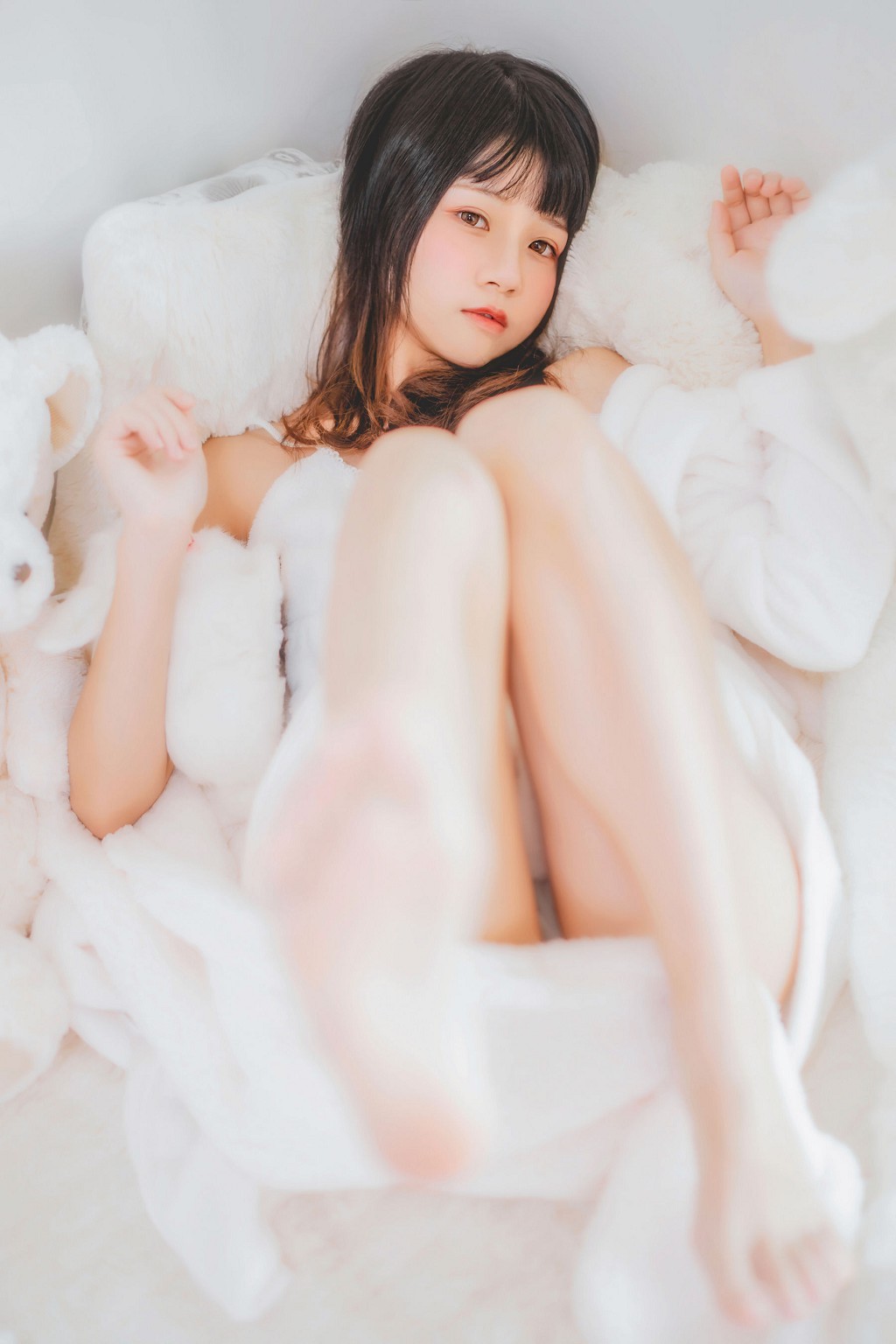 桜桃喵《冬眠》 [萝莉COS] 写真集[38P]