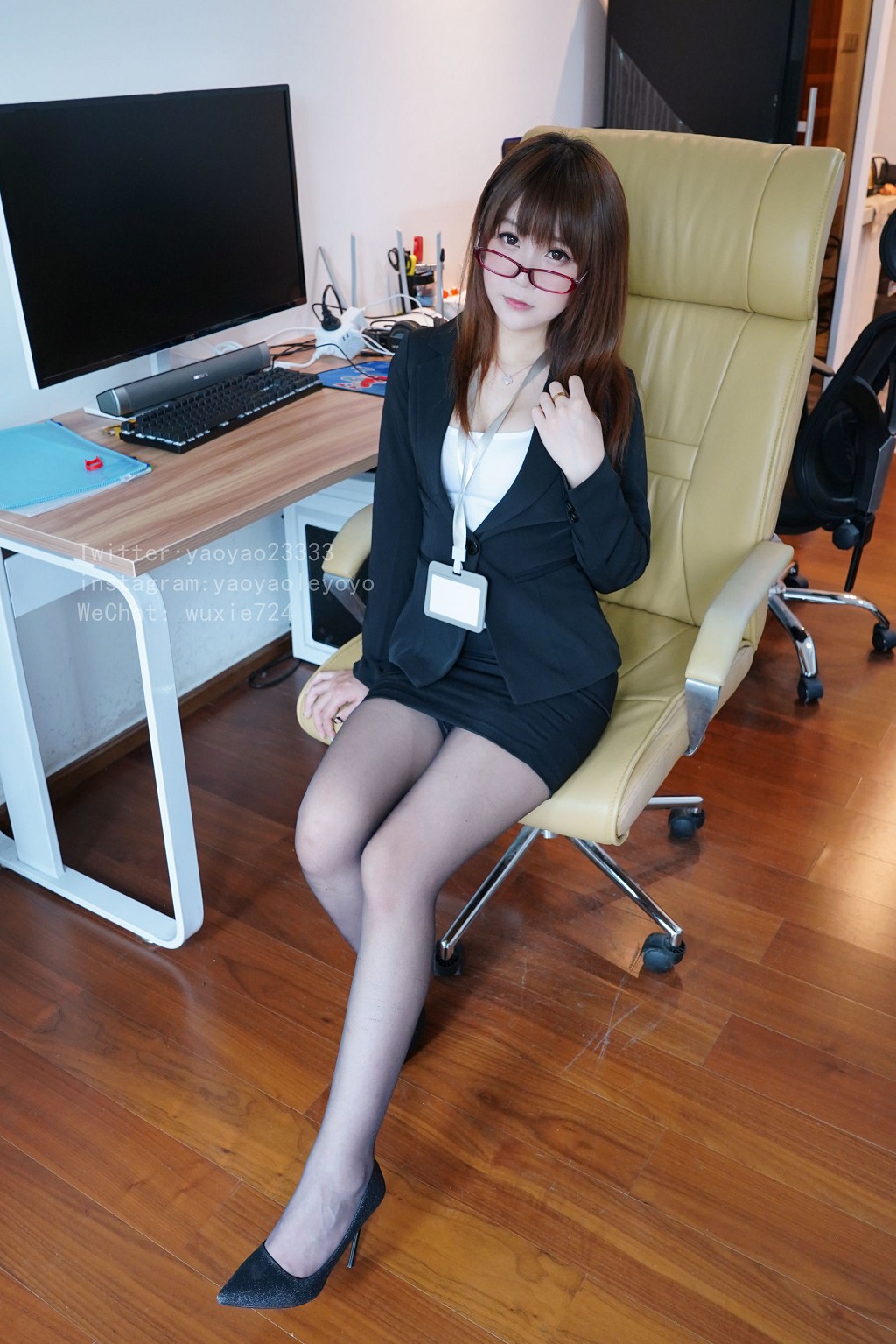 ヨーヨーレヨーヨー 《小秘書絲》 [コスプレ美女] 写真集[54P