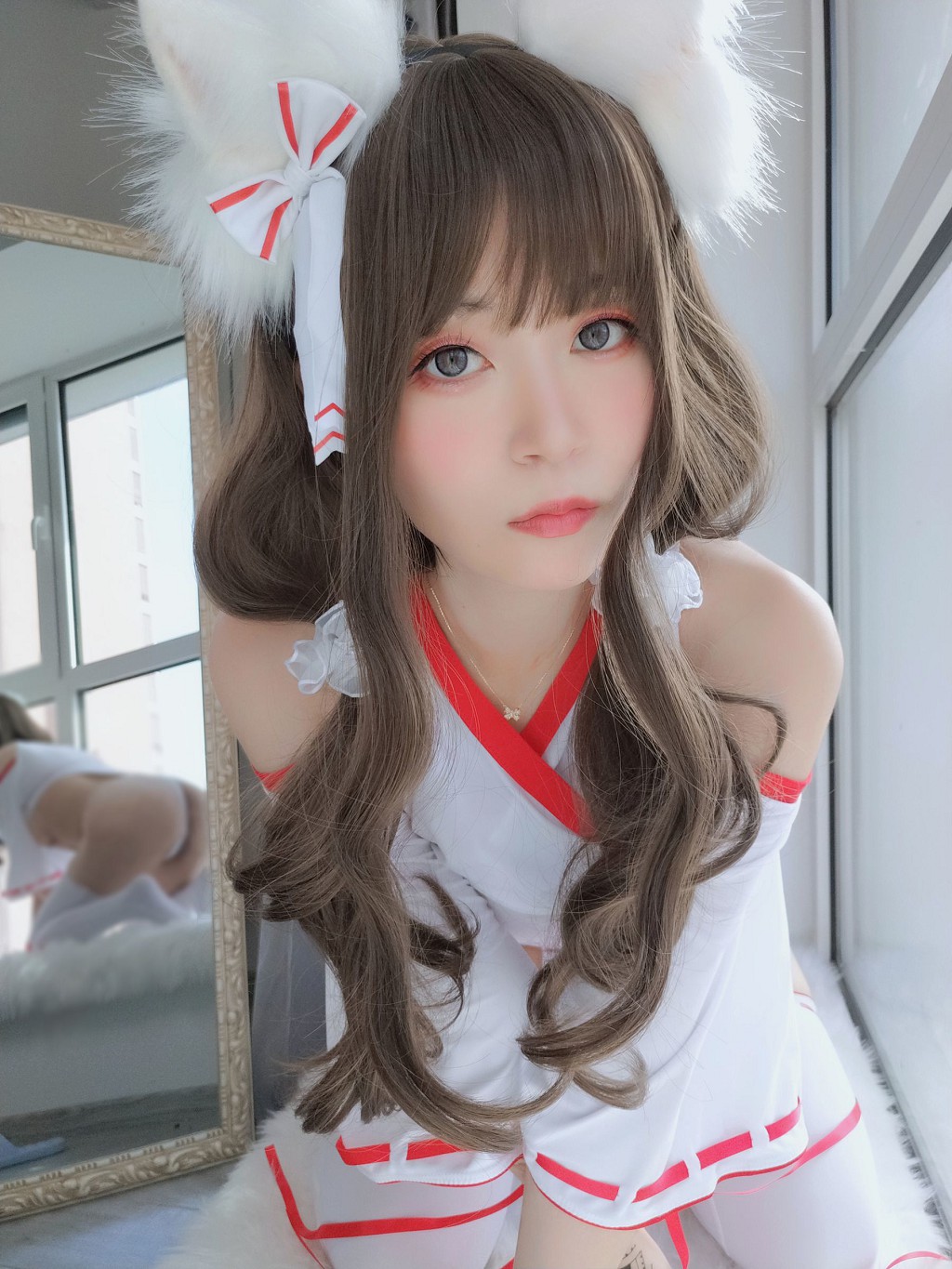 COSER白银81《神社饲养的小狐狸》 [Cosplay少女] 写真集[50P]
