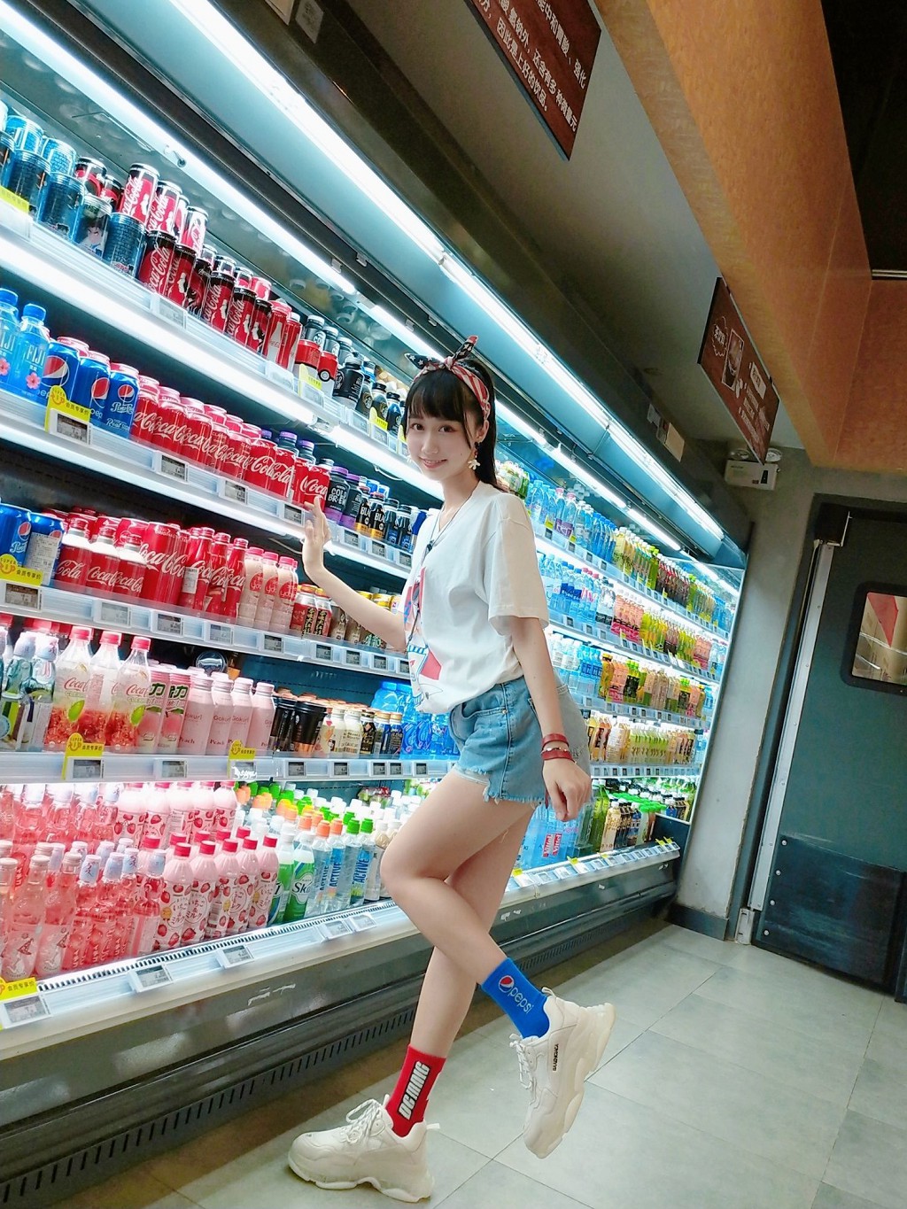 木绵绵OwO《知能型彼女Tシャツ》 [コスプレイヤー美女] 写真集[22P