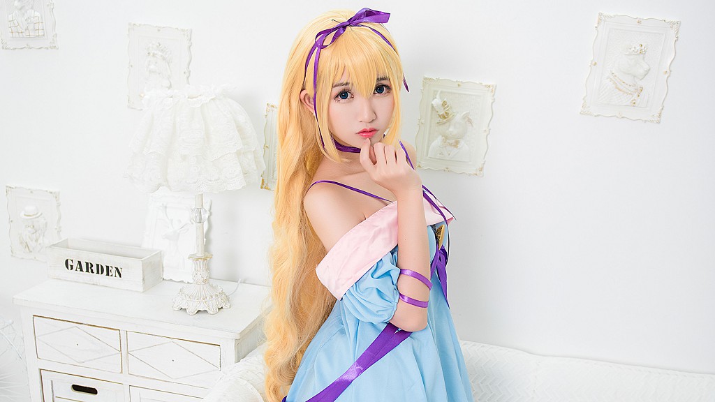 COSER鳗鱼霏儿《性感吊带睡裙+加藤惠+礼服》 [Cosplay美女] 写真集[33P]