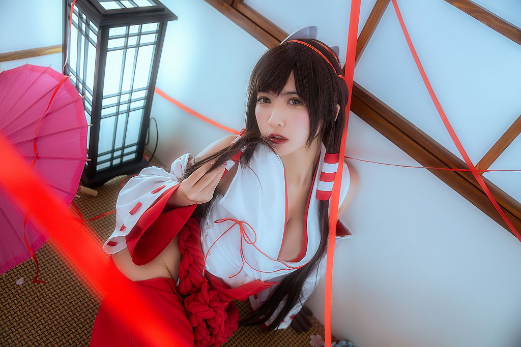 COSER鳗鱼霏儿 《巫女+兽耳+蕾丝女仆》 [Cosplay福利] 写真集[30P]