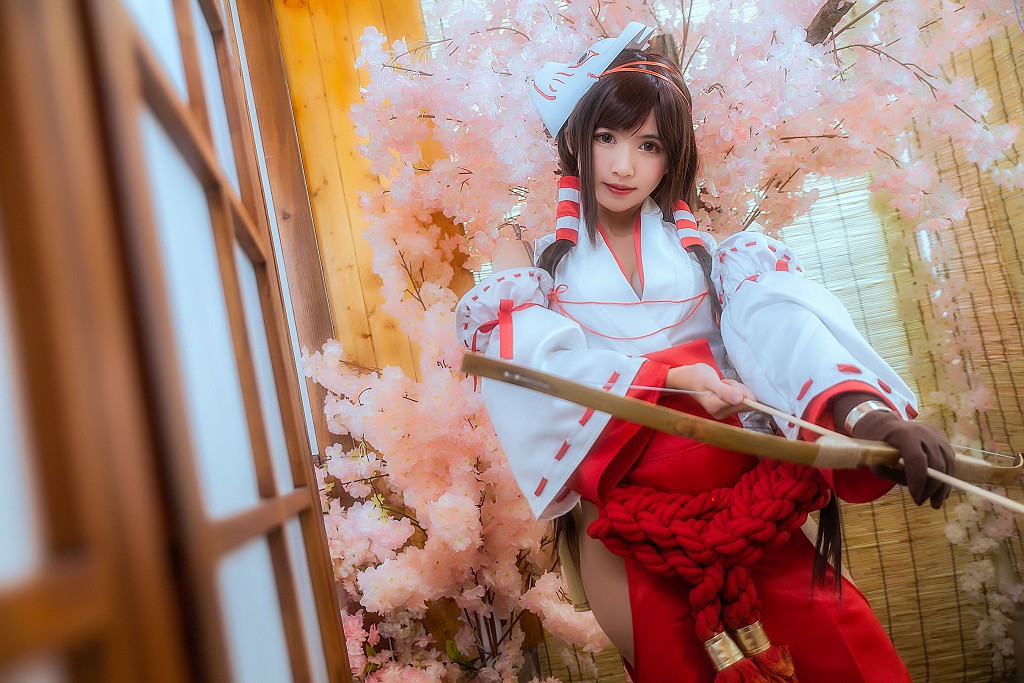 COSER鳗鱼霏儿 《巫女+兽耳+蕾丝女仆》 [Cosplay福利] 写真集[30P]