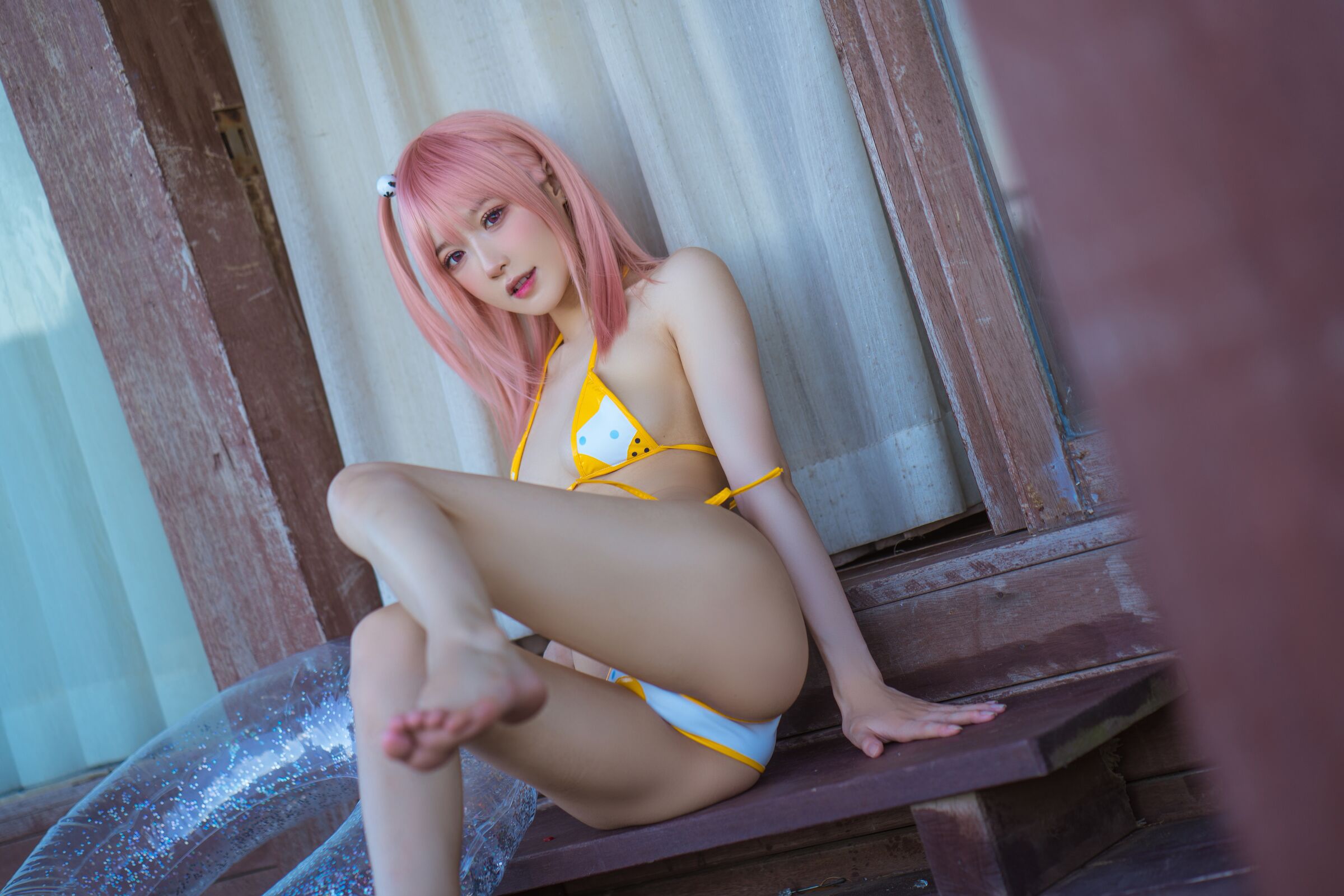 A Bao cũng là thỏ mẹ. Dead or Alive liên kết với Azur Lane. Honoka trang phục bơi.