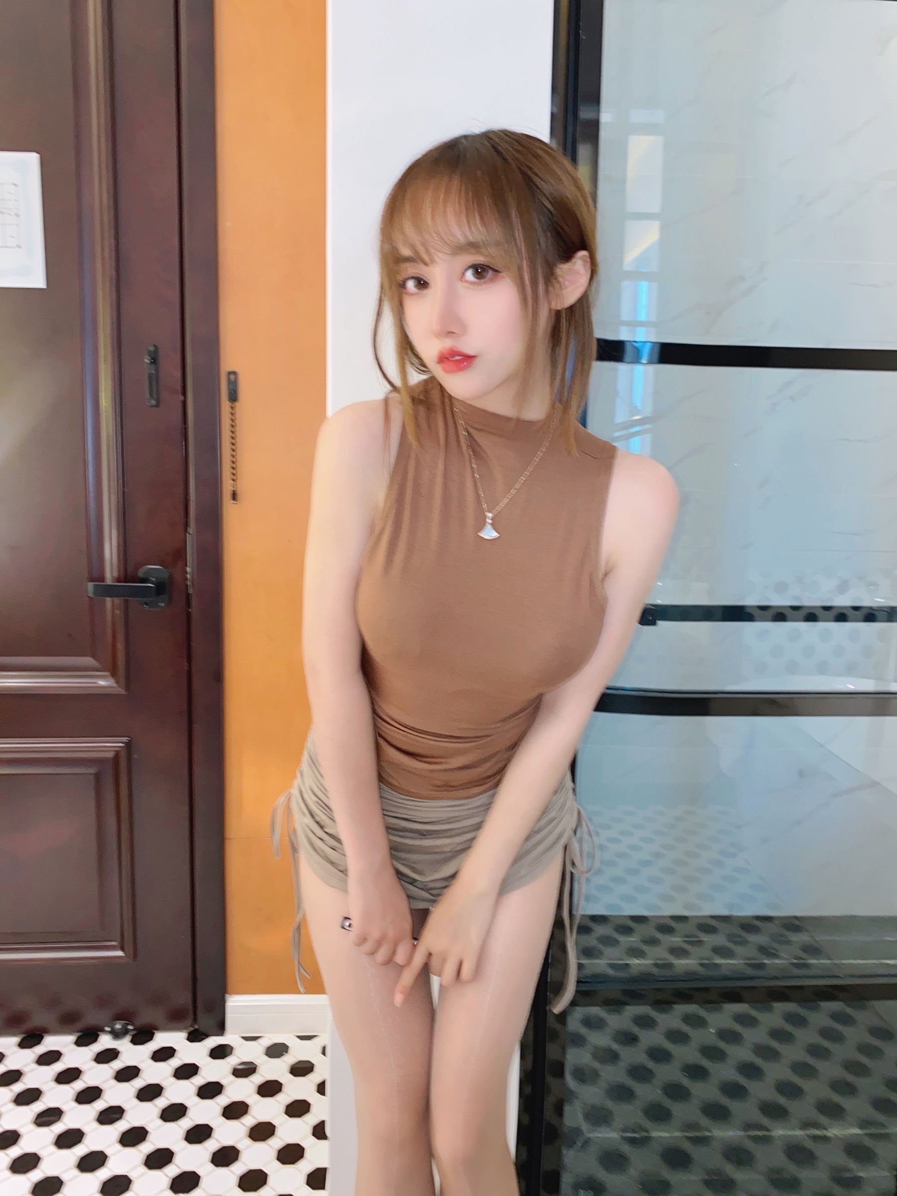 เกวอฉี มี่เซี่ยนเซี่ยนเมียว] ซีรีส์ชุดภาพถ่ายล่อหลอกสาววัยกลางคนสวมถุงน่อง