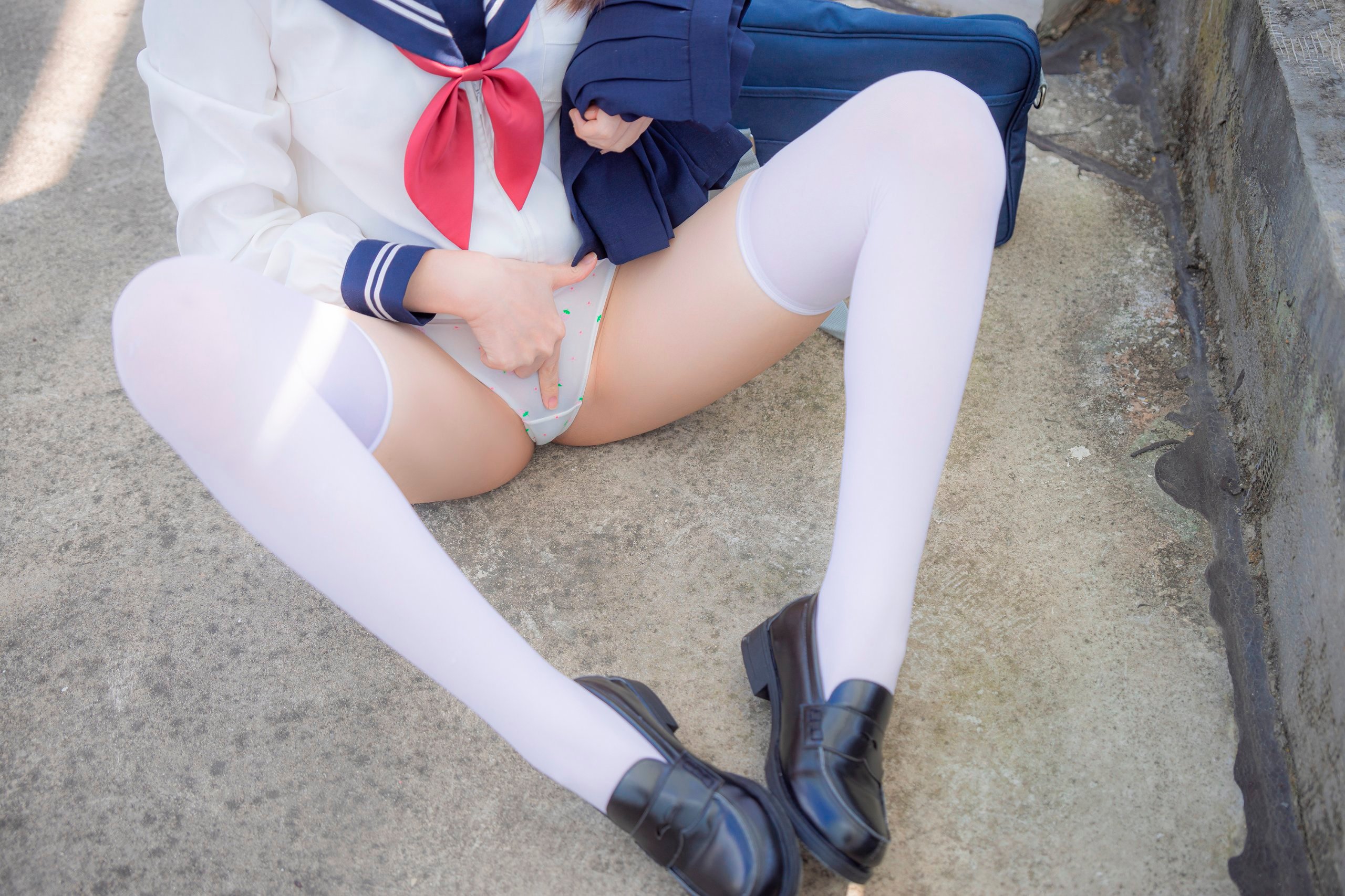 [Nagisa魔物喵] jkちゃんの屋上露出