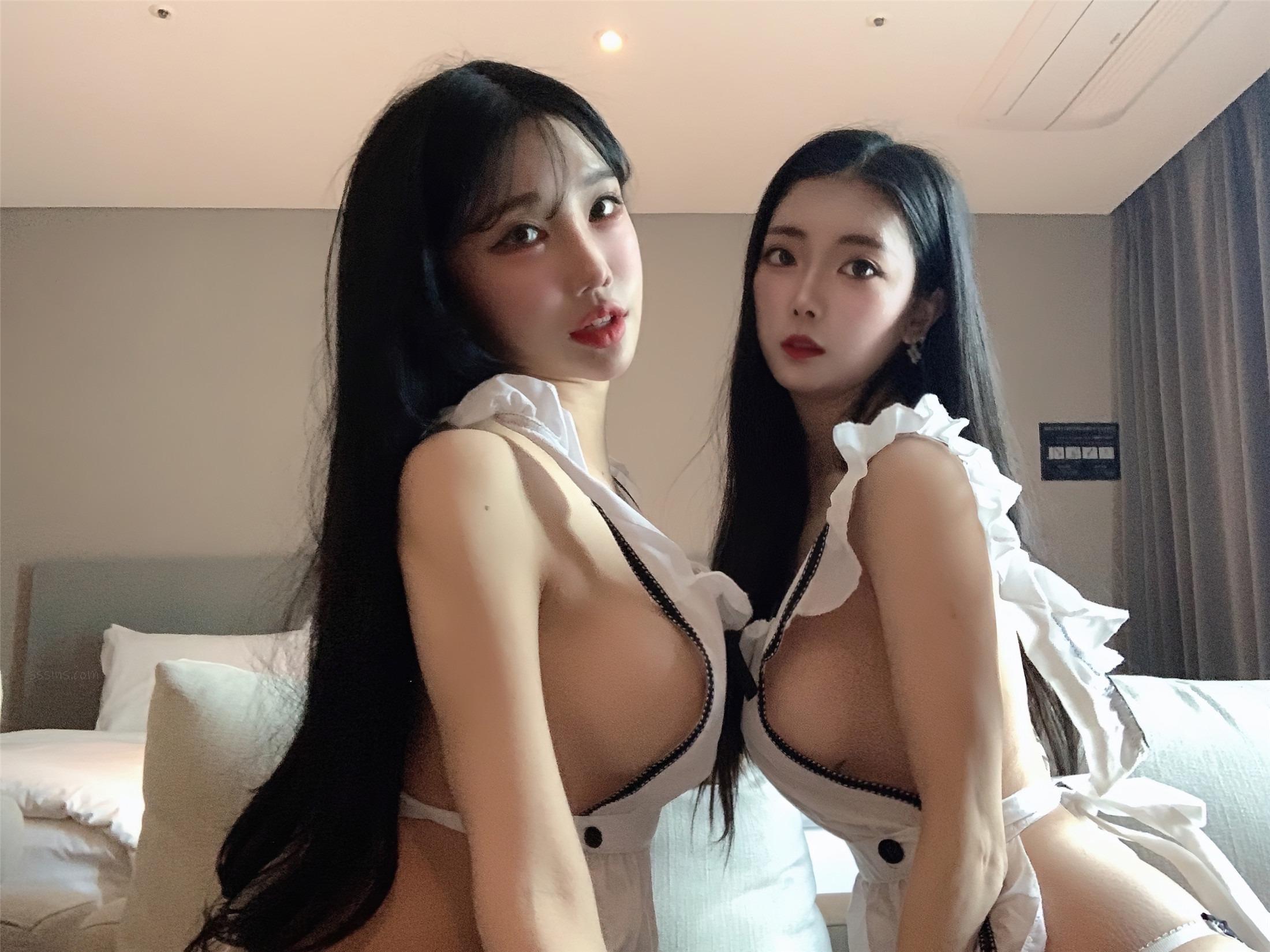 문 나이트 스냅] 모나 x 윤진 - 유 미 위 75P