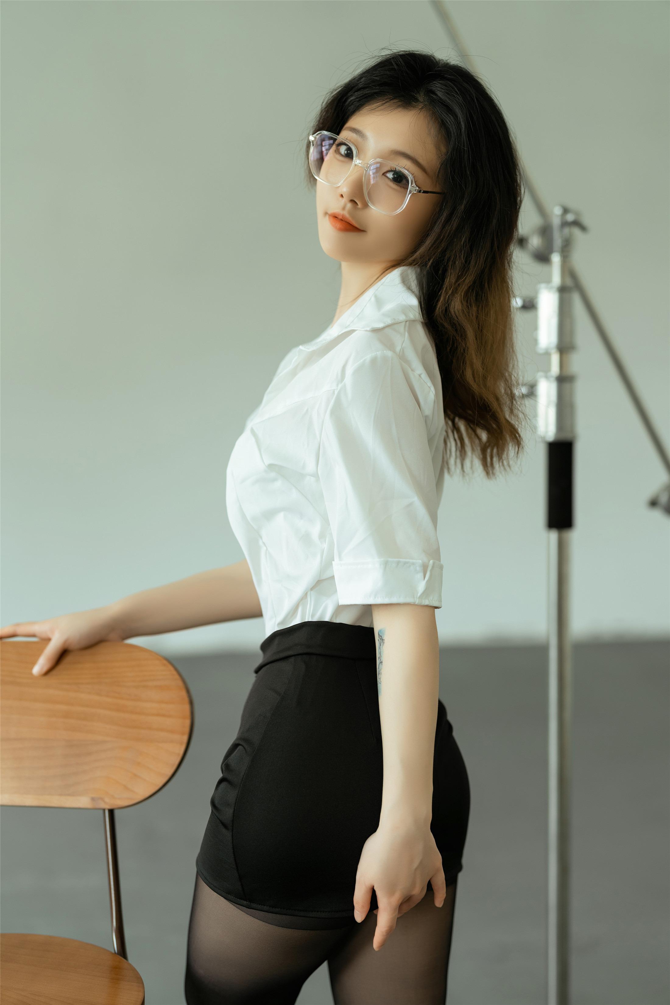 타오리앙 아자이 - 모델 겸직에 관한 일들 48P