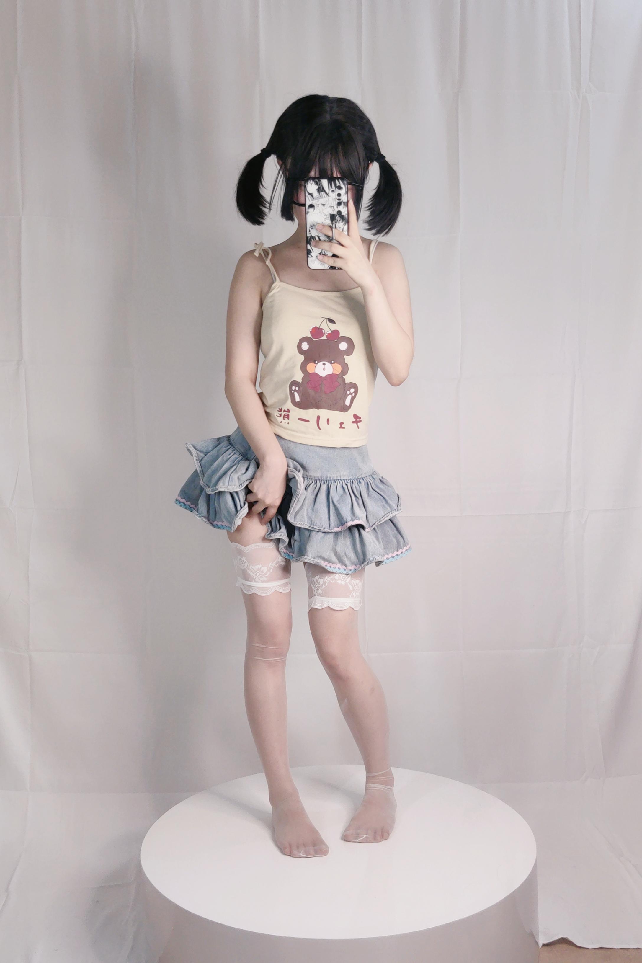 เซ็ตภาพ Kanzawa Eiri No.004 Aya Cake Skirt Stockings 22P