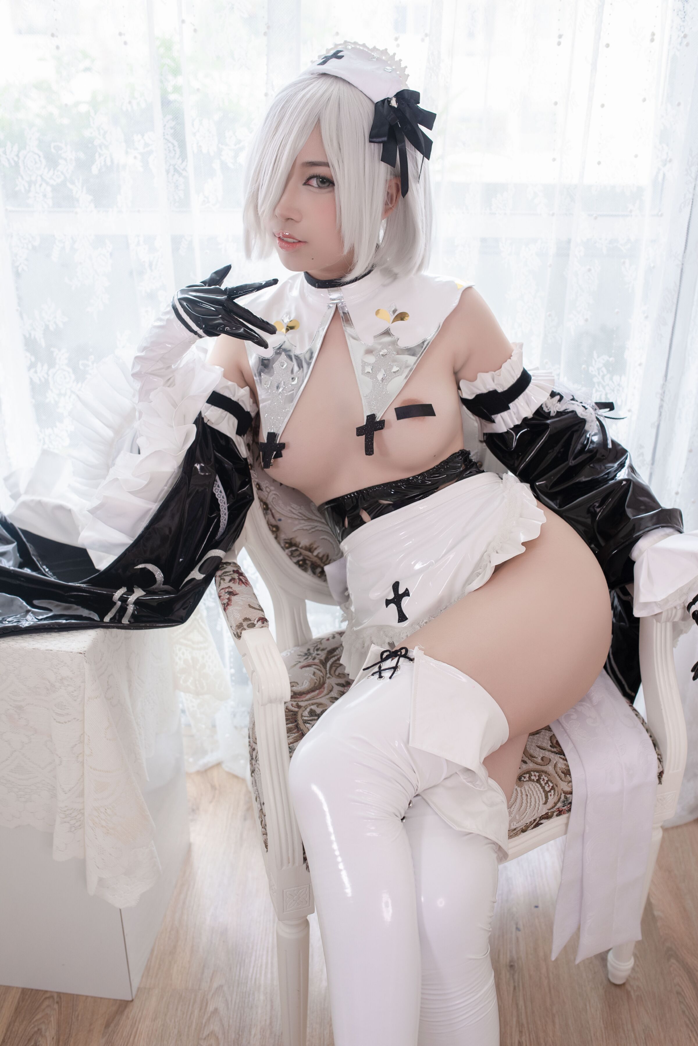 Azure - 2B Người hầu