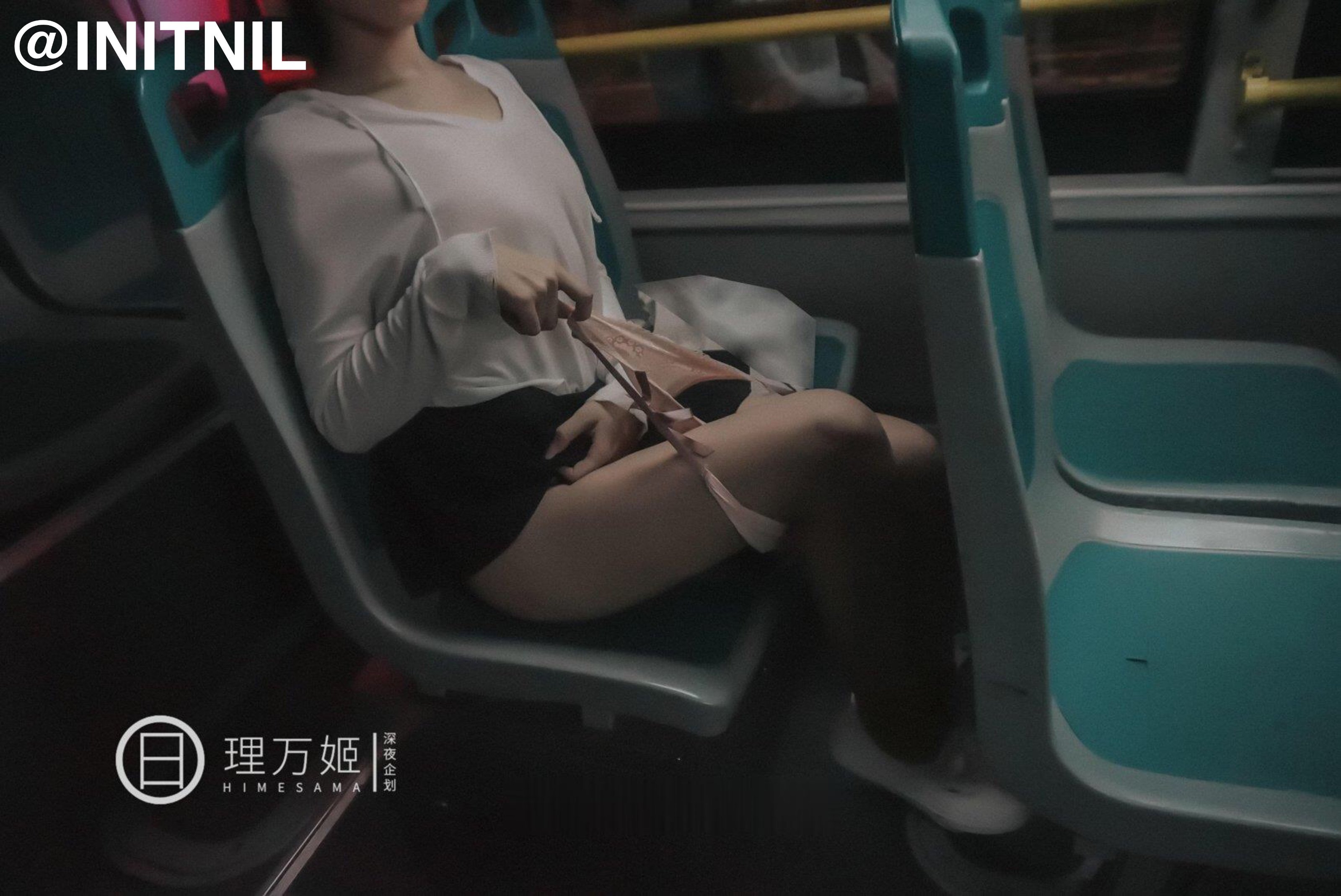 [深夜企划] 理万姬 - 公交车上自慰
