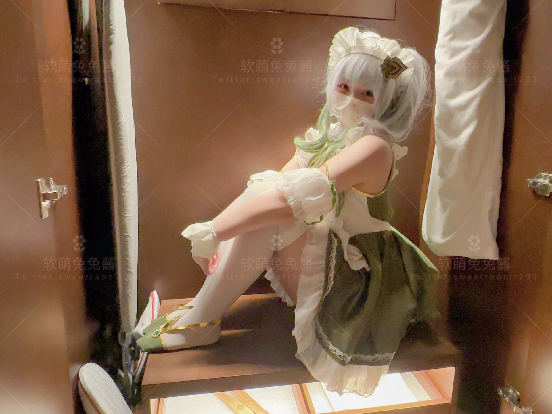 软萌兔兔酱反差秘书女仆写真