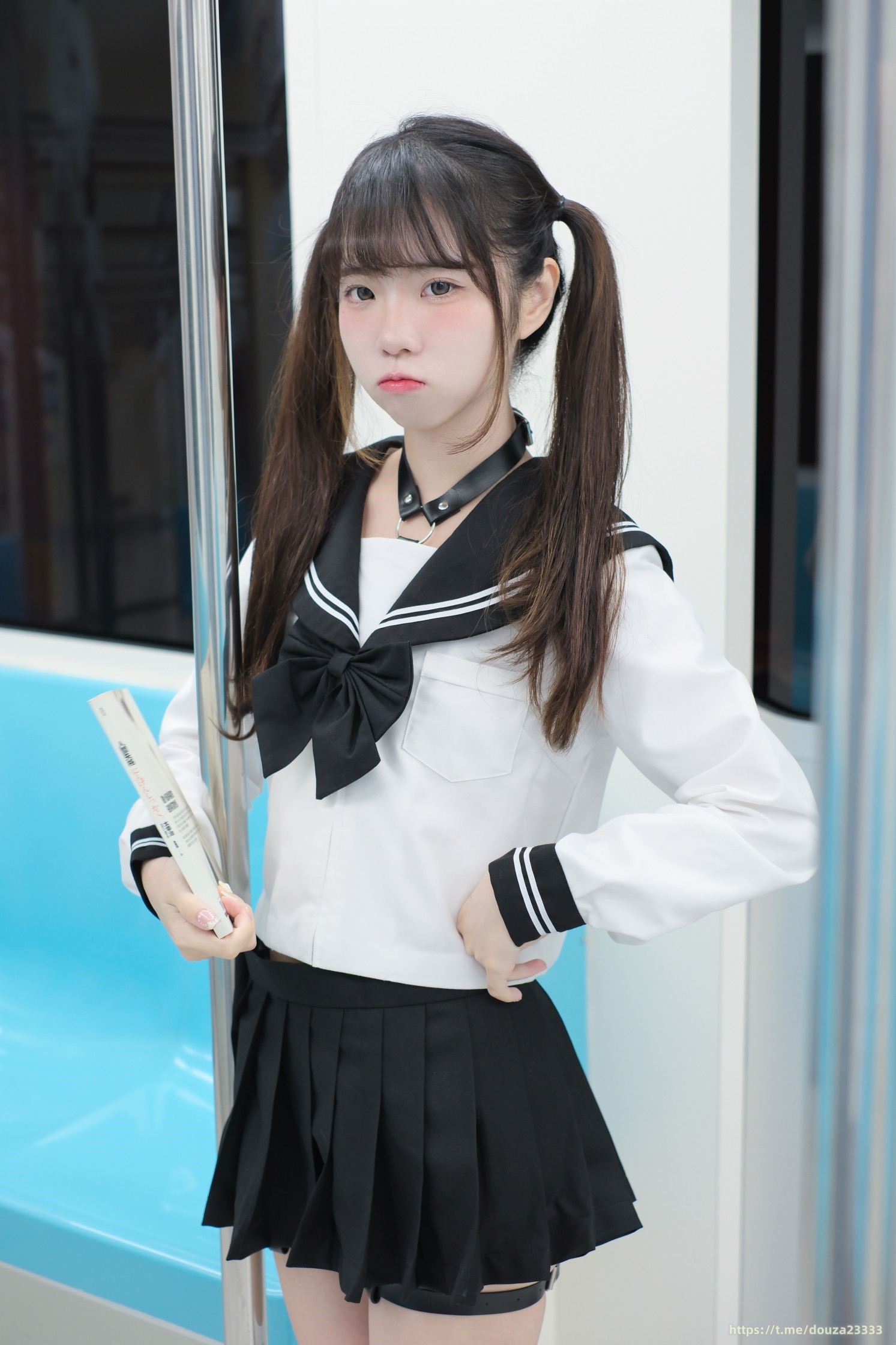 可可小白兔 - 電車上の女高中生