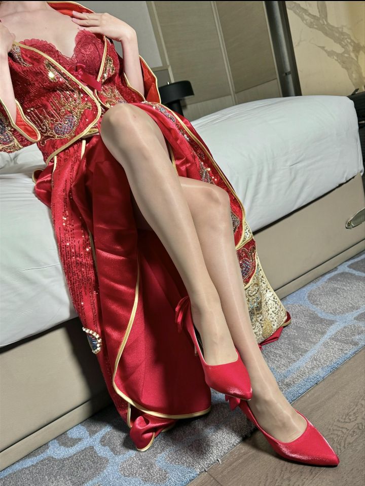 抖娘-利世 - 伴郎团轮新娘 [55P2V-808MB]