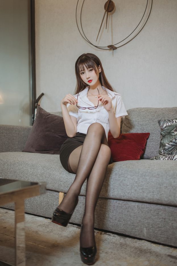 羽生三未 - 黑丝包臀OL[40P-624MB]