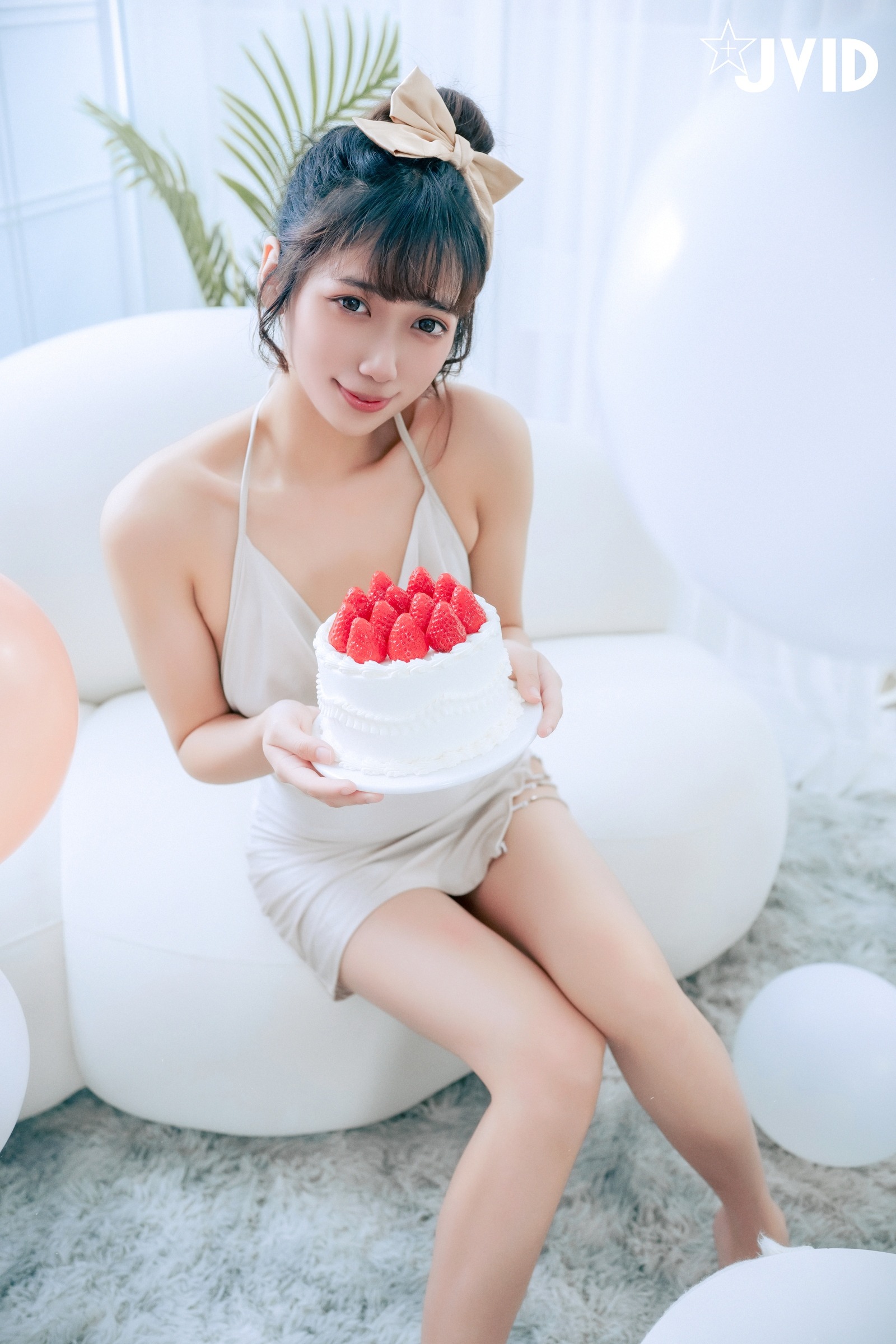 [JVID] 井野奈 & 肉包 - 色慾融合の閨蜜慶生派對 139P