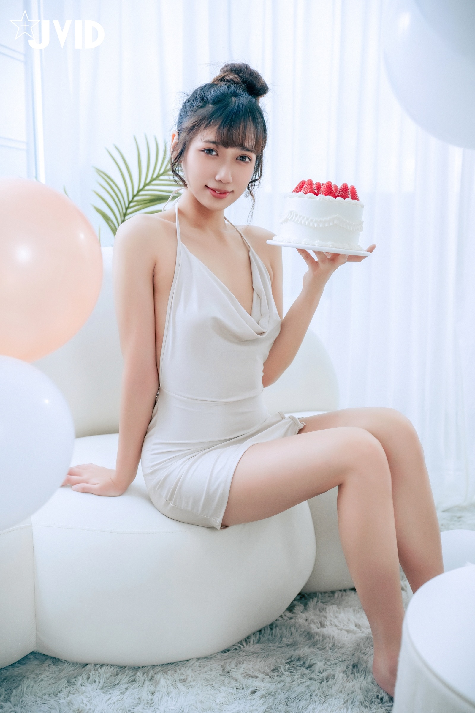 [JVID] 井野奈 & 肉包 - 色慾融合の閨蜜慶生派對 139P