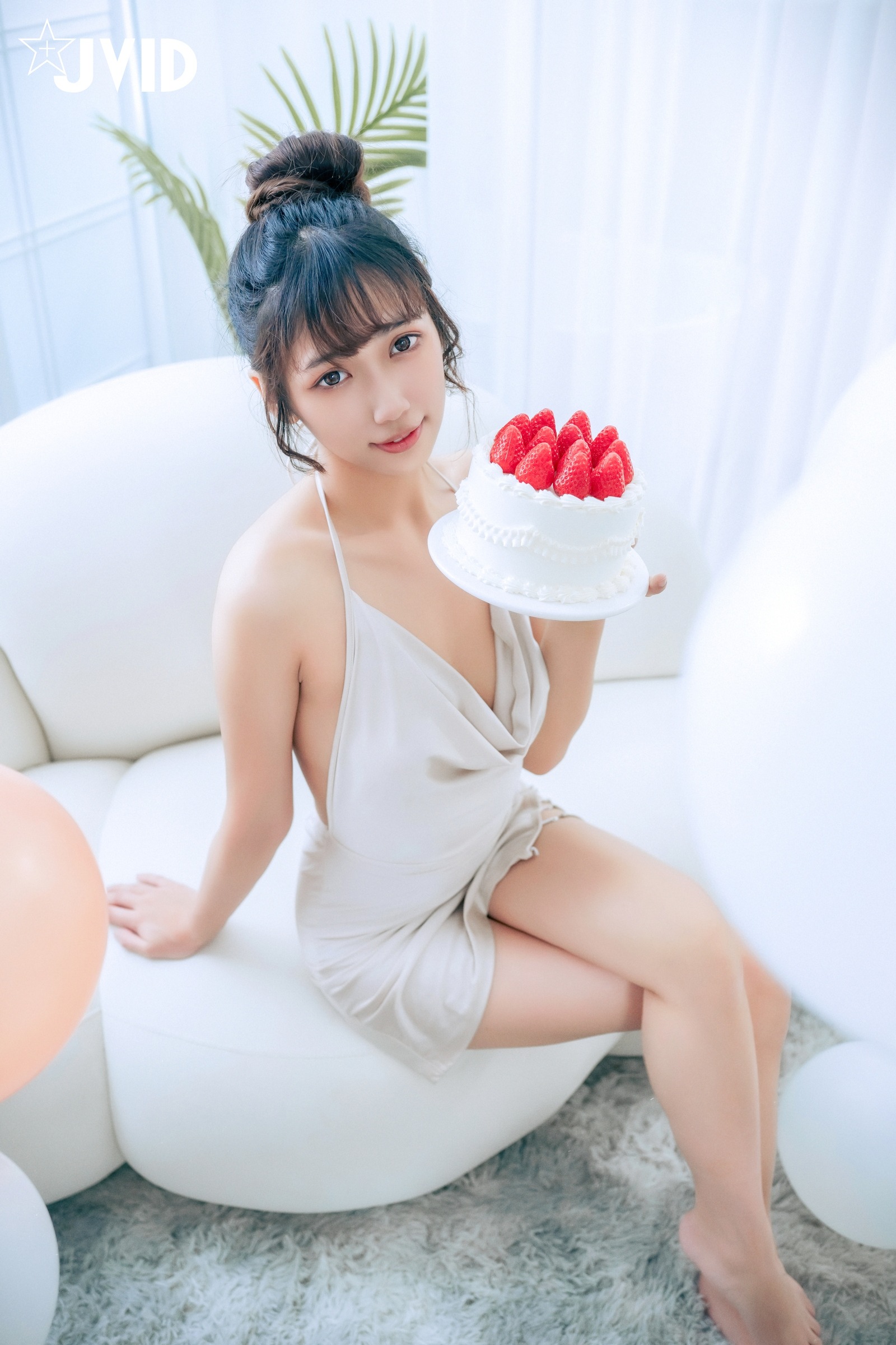 [JVID] 井野奈 & 肉包 - 色慾融合の閨蜜慶生派對 139P