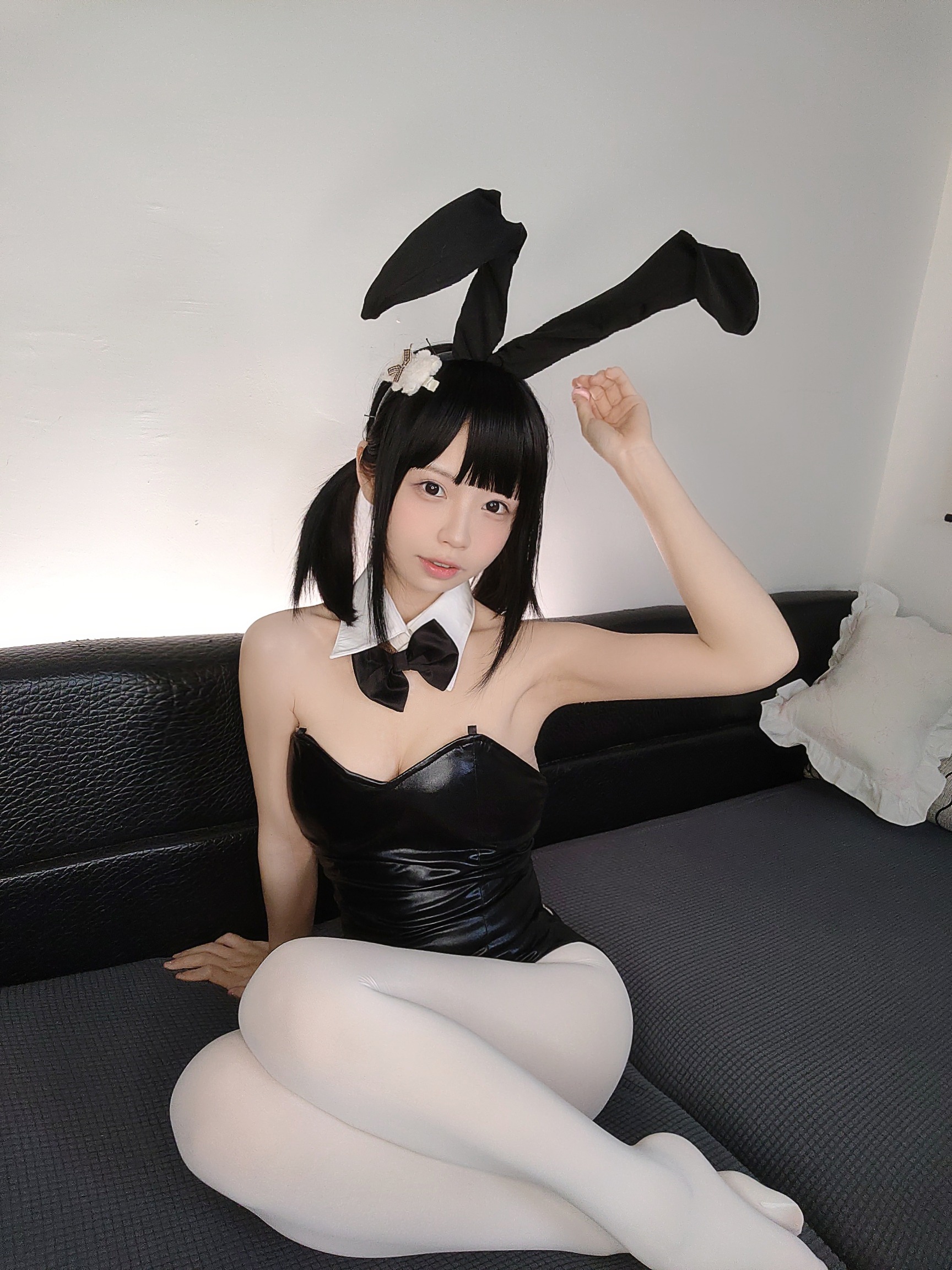十万珍吱伏特 白丝兔女郎 60P