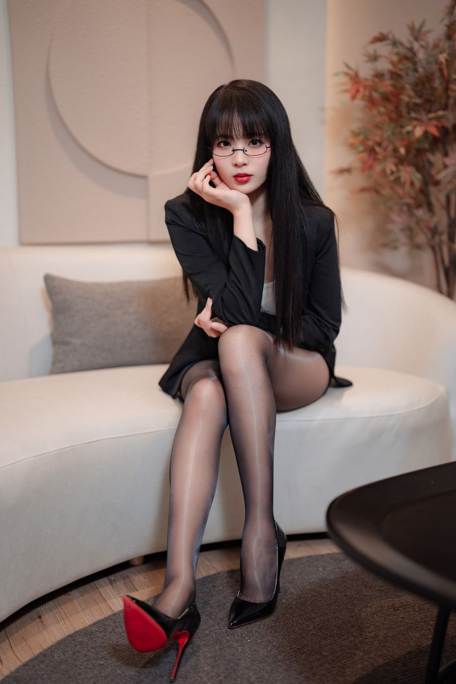 轩萧学姐 - 下班后OL [72p-253MB]