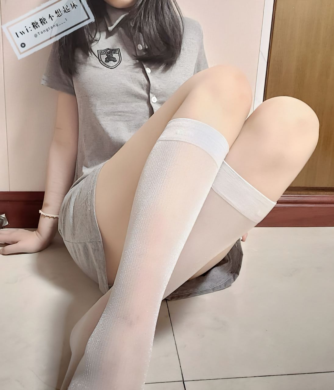 糖糖不想起床 - 灰色连衣裙