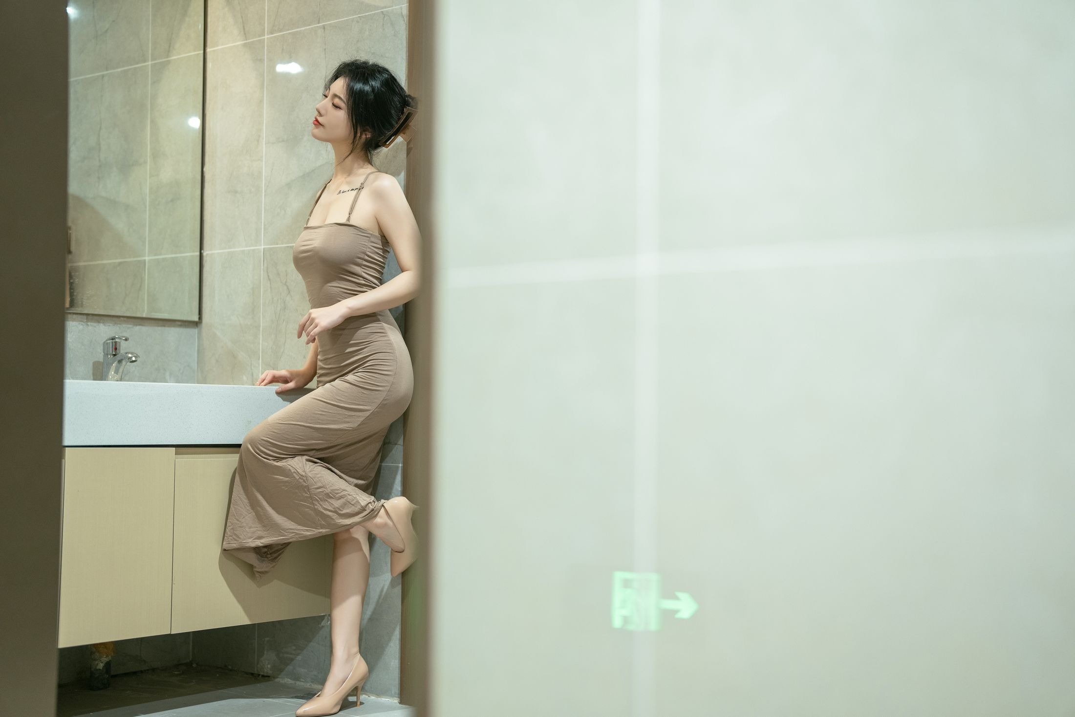 桃良阿宅 – 吊带裙(公共厕所) 75P