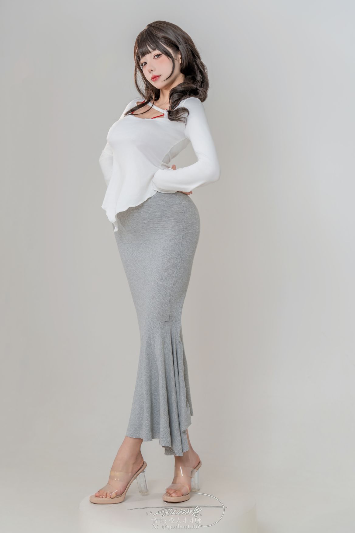 咬人小小兔 黏黏团子兔 - 6月作品『夹心饼干』79P+1V Queen card [80P1V-934MB]