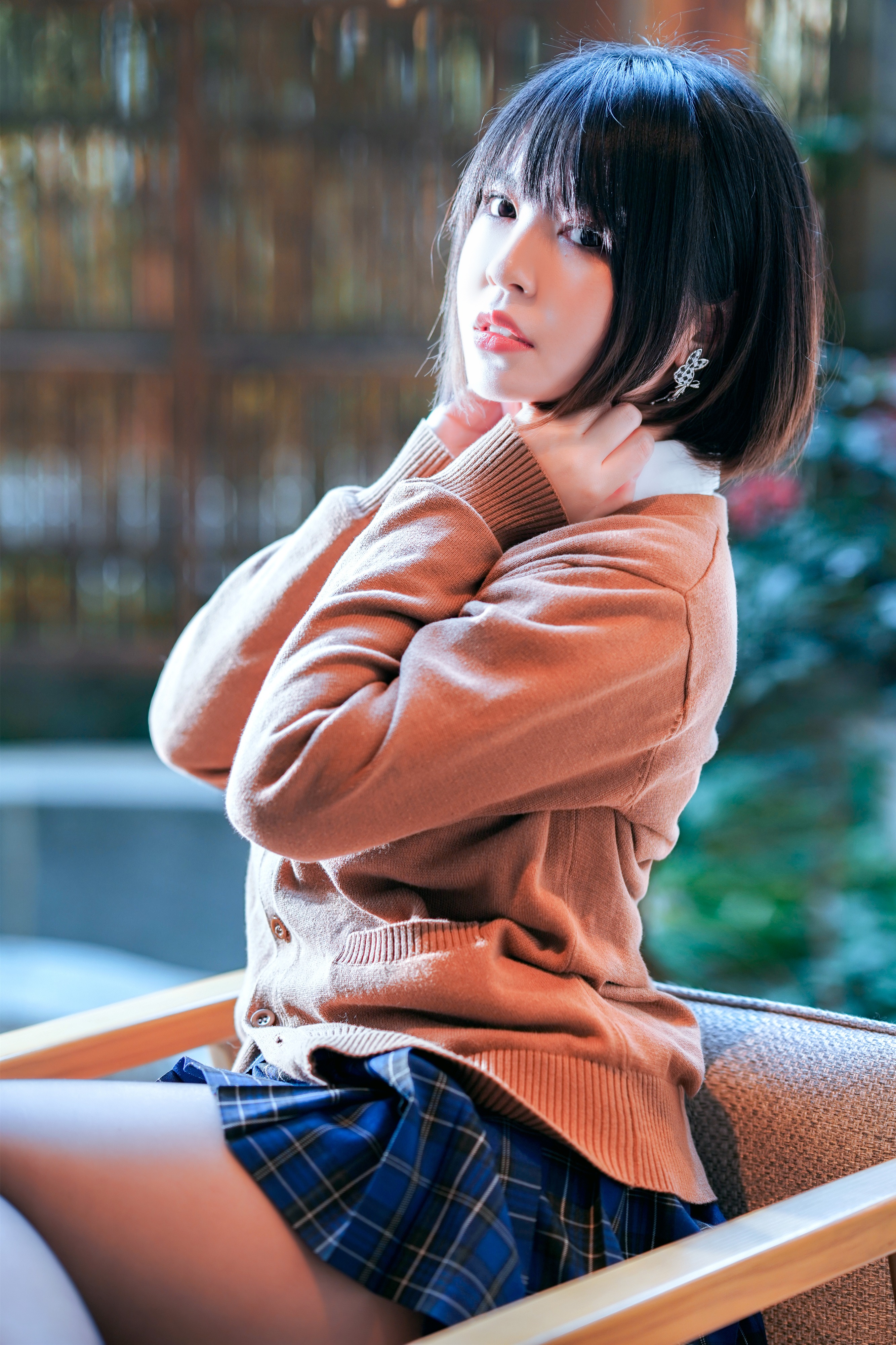 半半子 彼女の制服姿が好き (电车+庭院) 58P