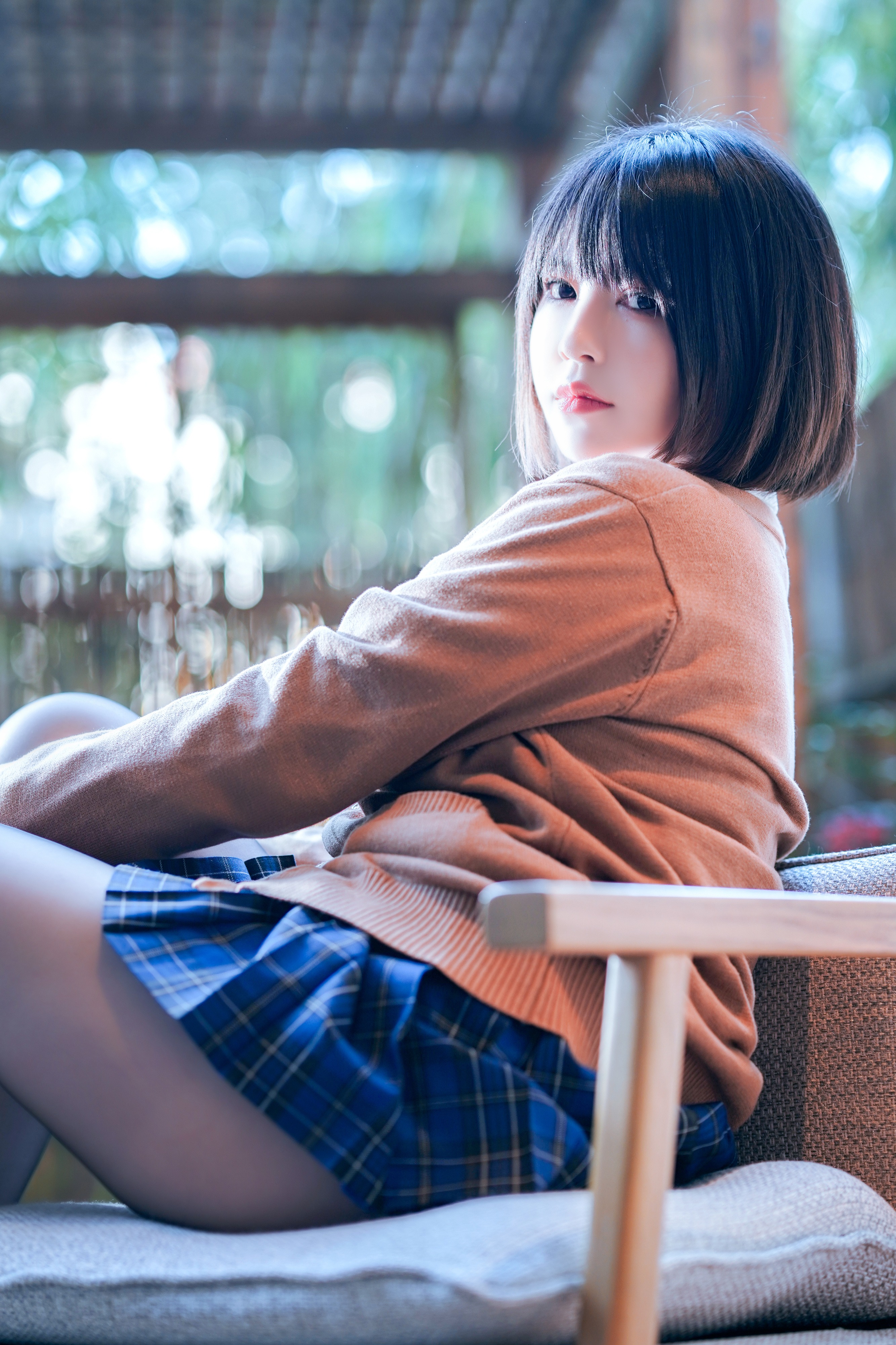 半半子 彼女の制服姿が好き (电车+庭院) 58P