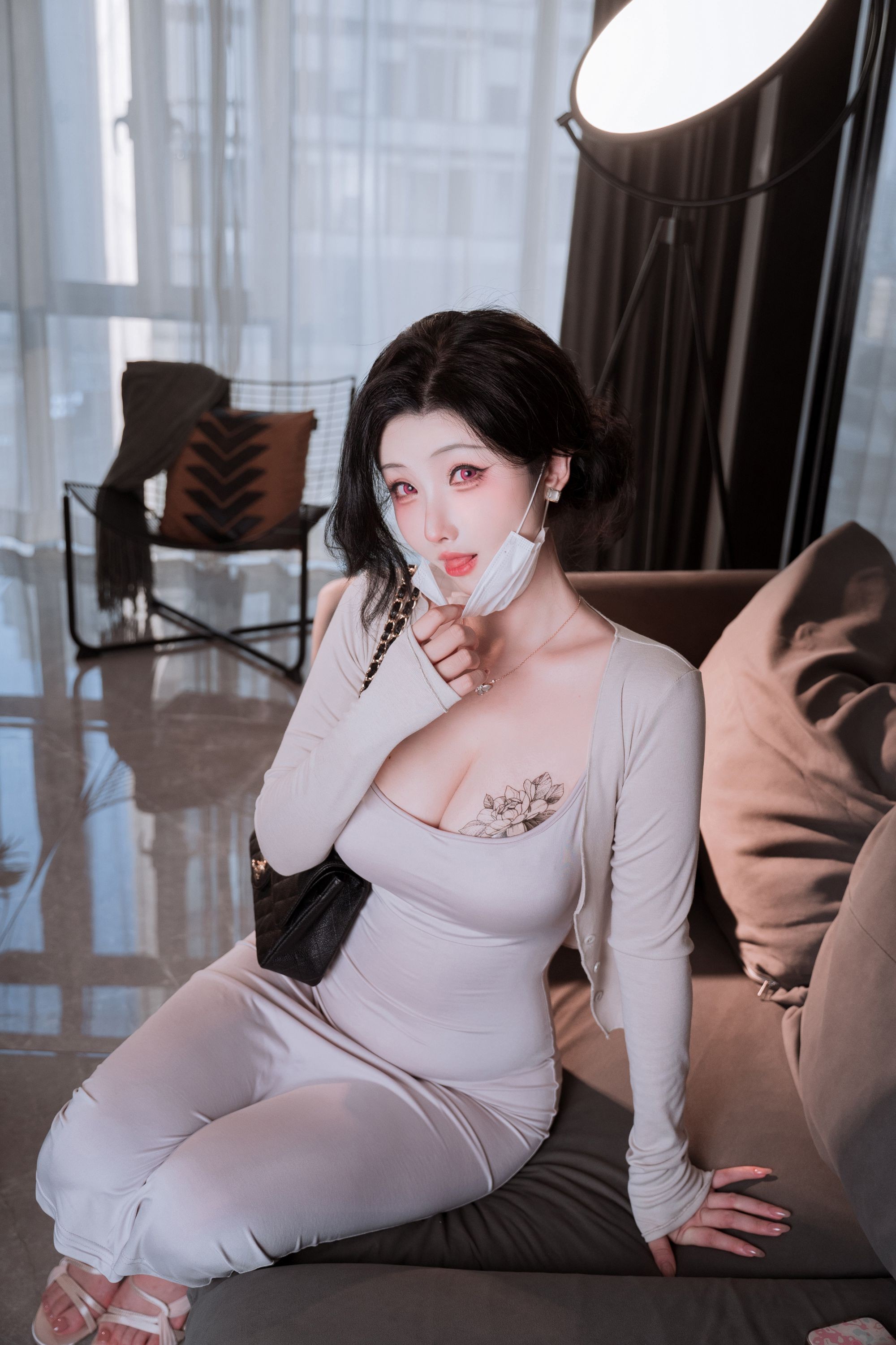 Rioko凉凉子《邻居家的大姐姐》60P写真